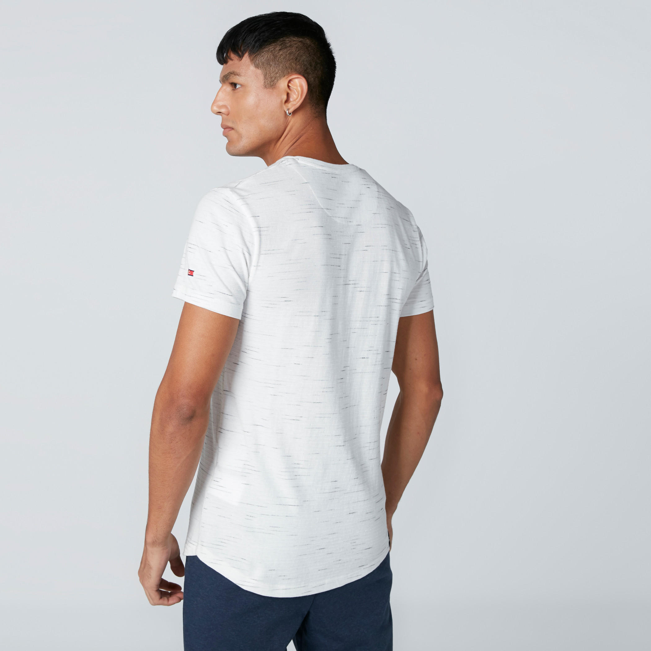 تيشيرت بياقة V وقصّة عادية وأكمام قصيرة من بيينج هيومن-men-clothing-tshirtsandpolos-tshirts-image-2