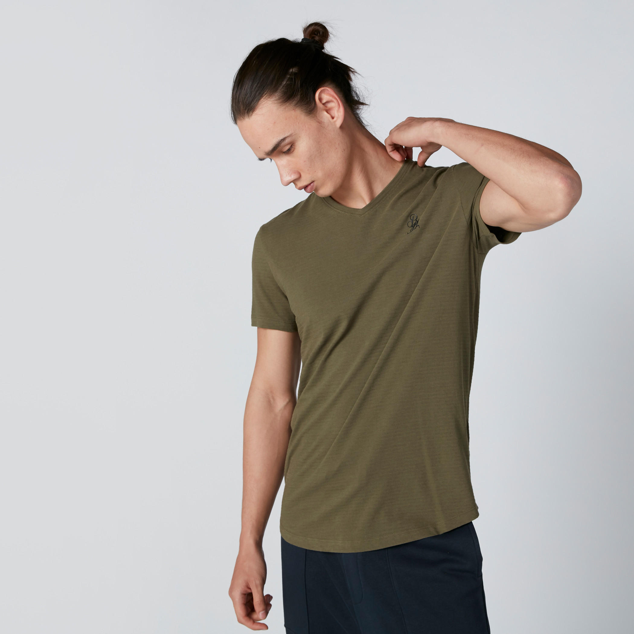 تيشيرت بياقة V وأكمام قصيرة من بيينج هيومان-men-clothing-tshirtsandpolos-tshirts-image-1