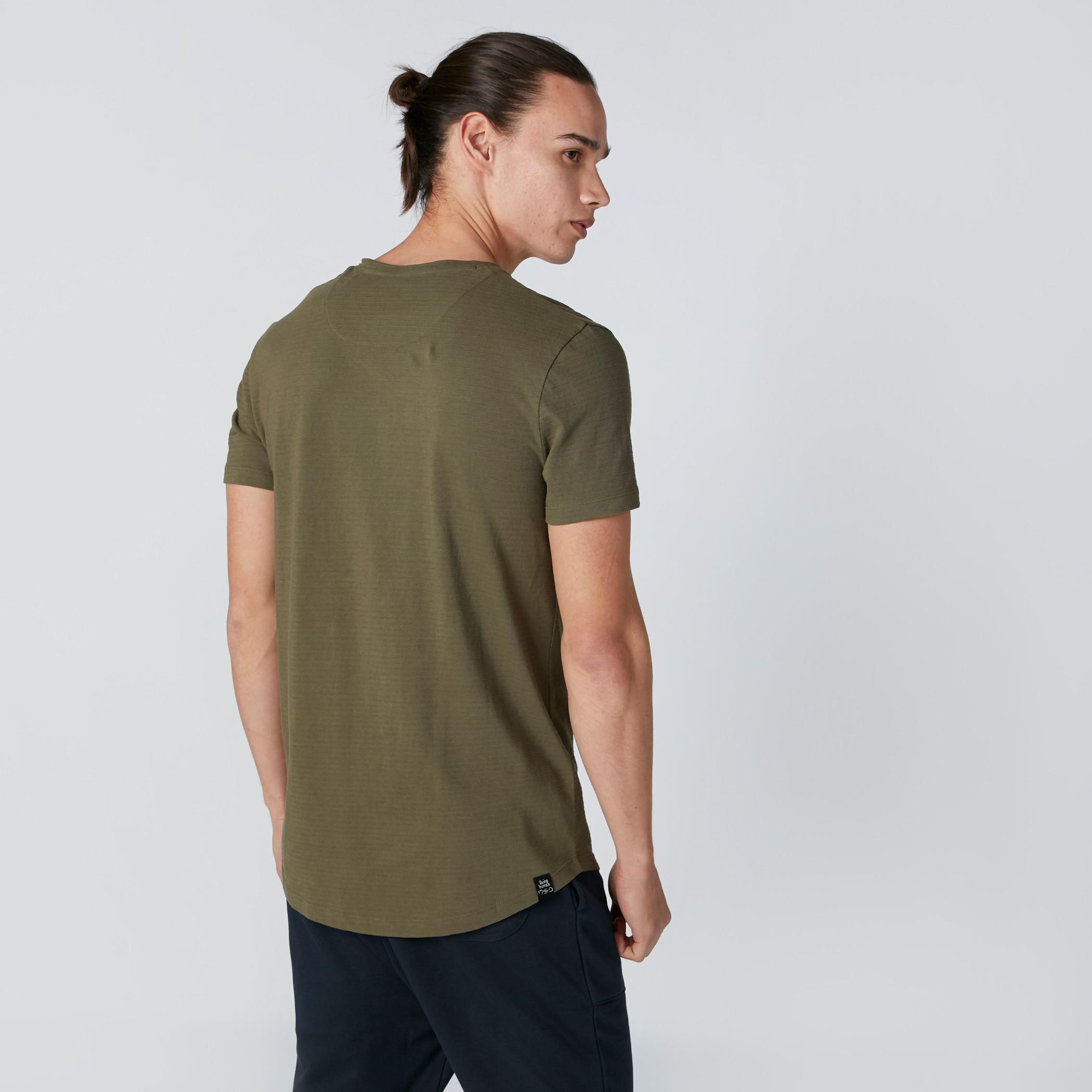 تيشيرت بياقة V وأكمام قصيرة من بيينج هيومان-men-clothing-tshirtsandpolos-tshirts-image-2
