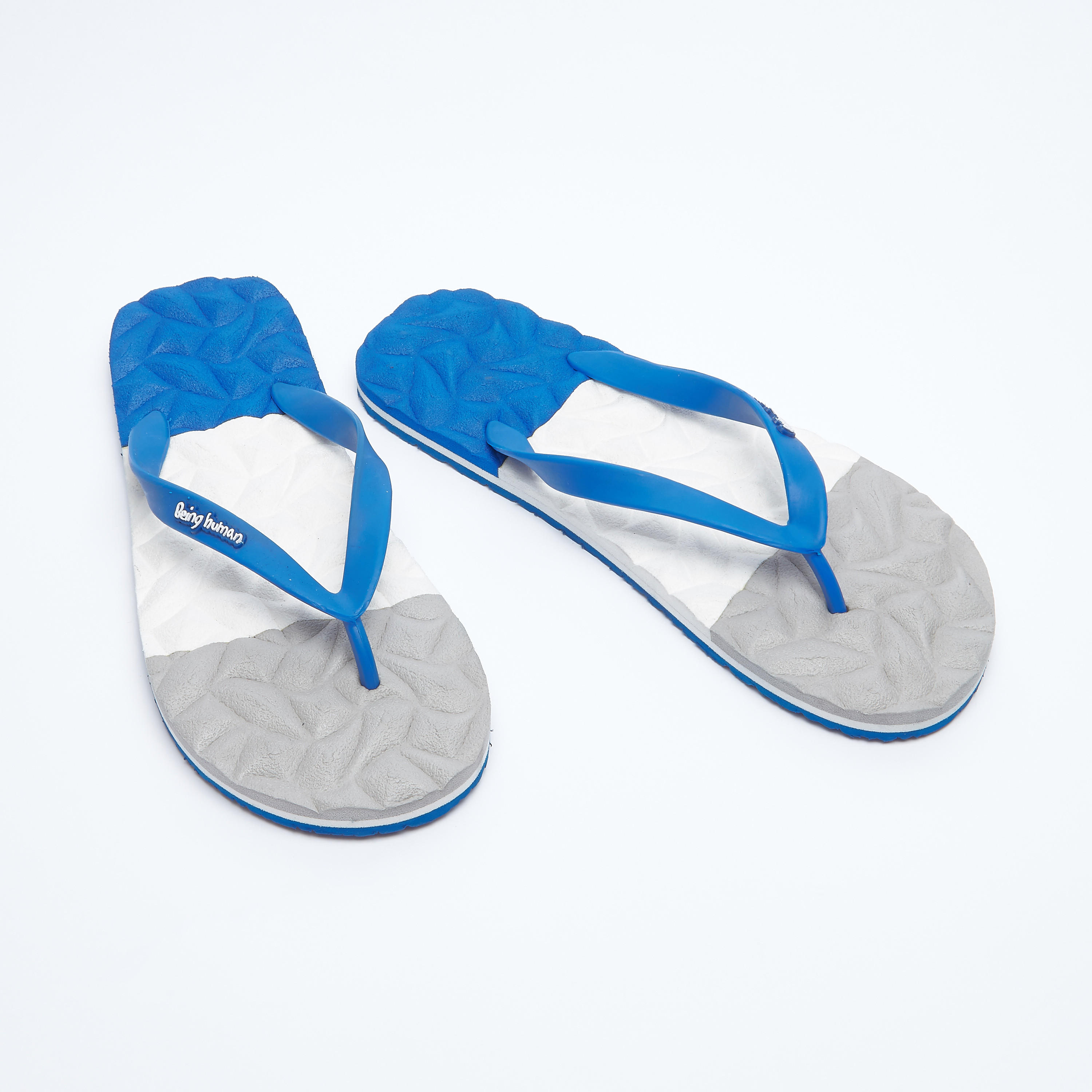 شبشب فليب فلوب بأحزمة مزيّنة بشعار بيينج هيومان-men-shoes-flipflopsandslides-image-1