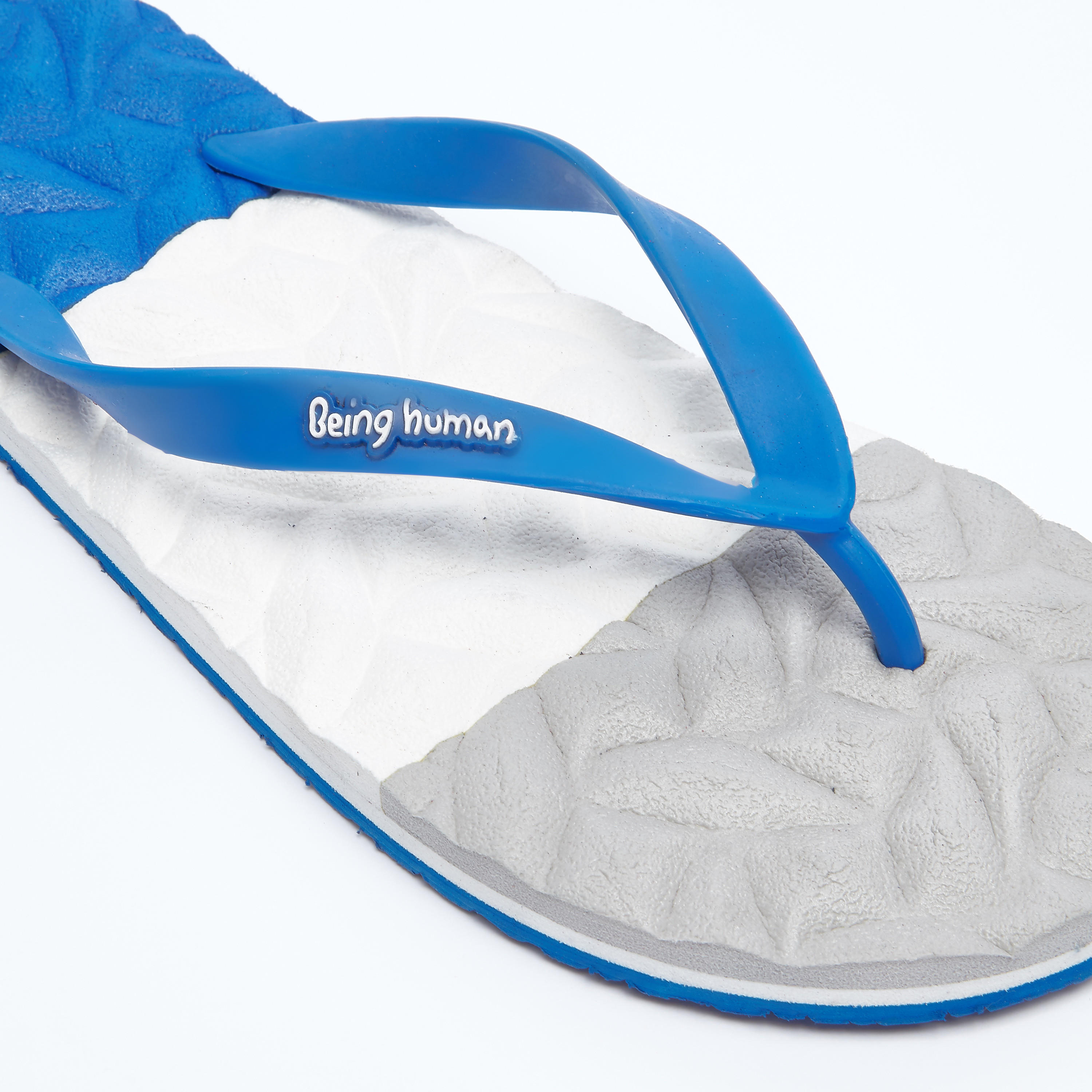 شبشب فليب فلوب بأحزمة مزيّنة بشعار بيينج هيومان-men-shoes-flipflopsandslides-image-3
