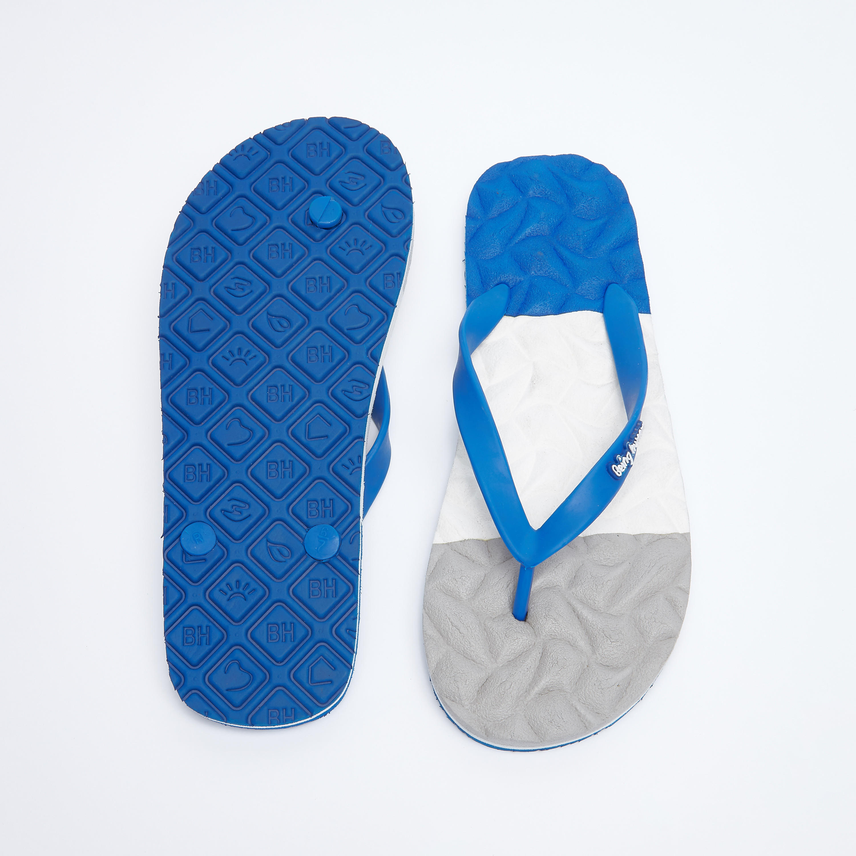 شبشب فليب فلوب بأحزمة مزيّنة بشعار بيينج هيومان-men-shoes-flipflopsandslides-image-4