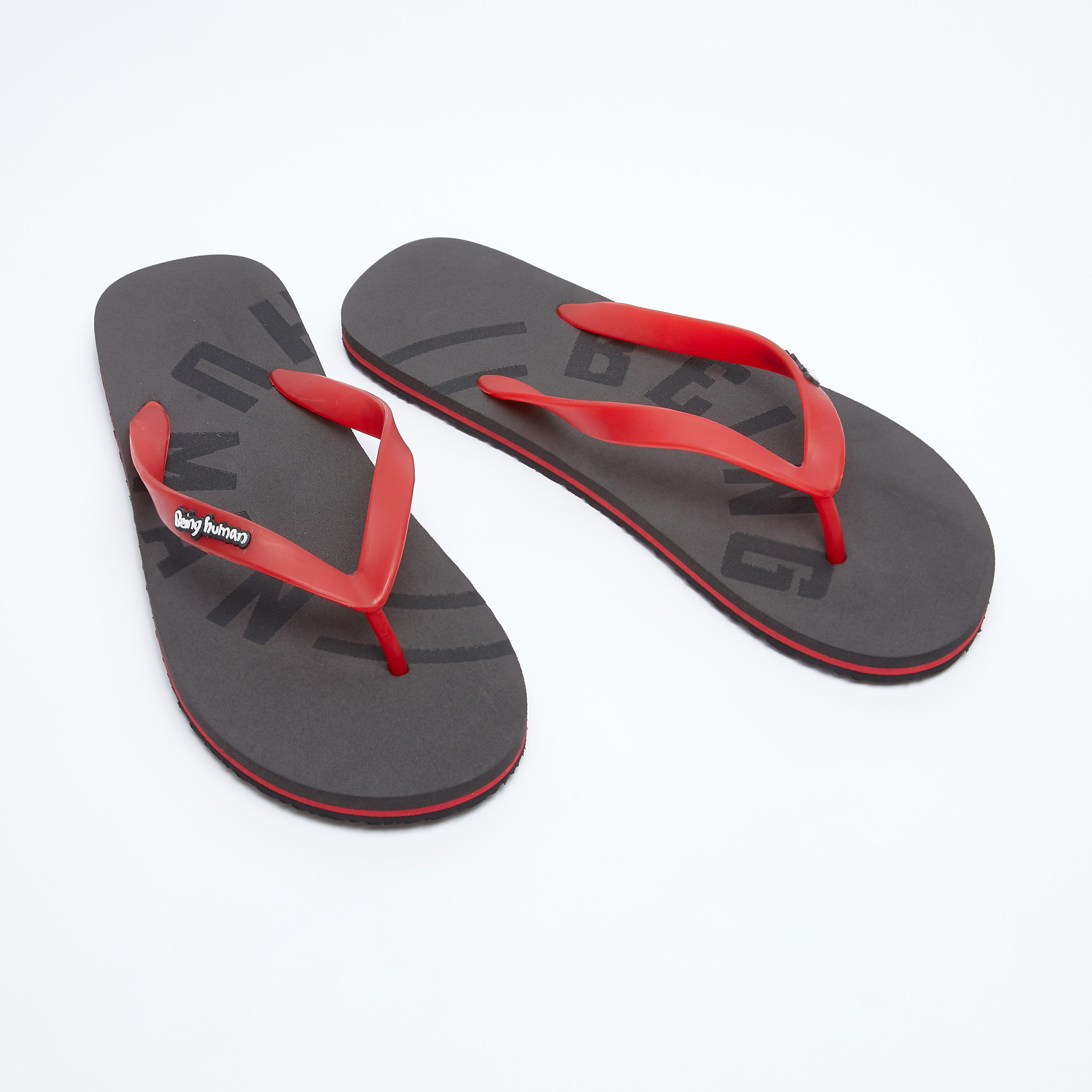 شبشب فليب فلوب بطبعات وأحزمة مزيّنة بشعار بيينج هيومان-men-shoes-flipflopsandslides-image-1