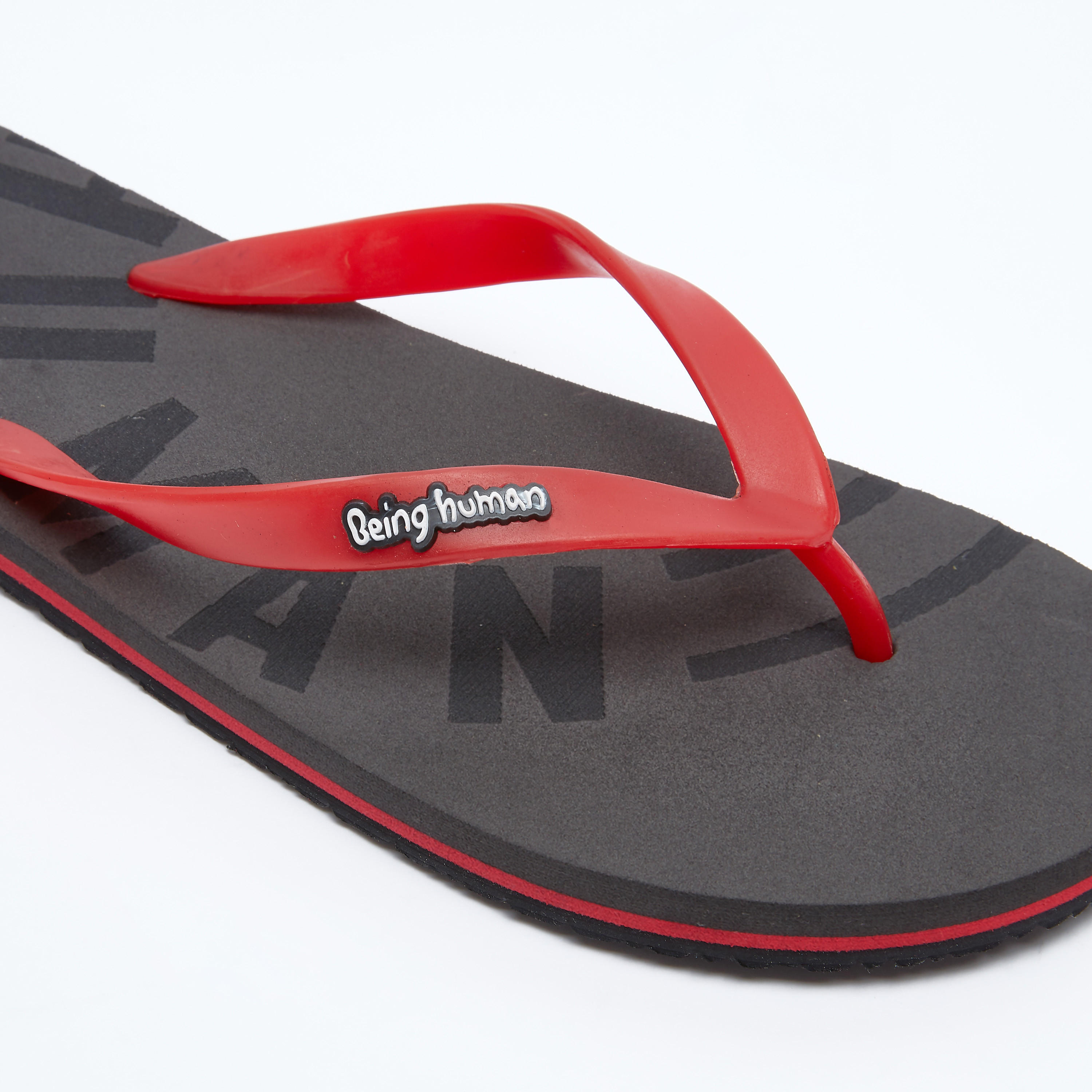 شبشب فليب فلوب بطبعات وأحزمة مزيّنة بشعار بيينج هيومان-men-shoes-flipflopsandslides-image-3