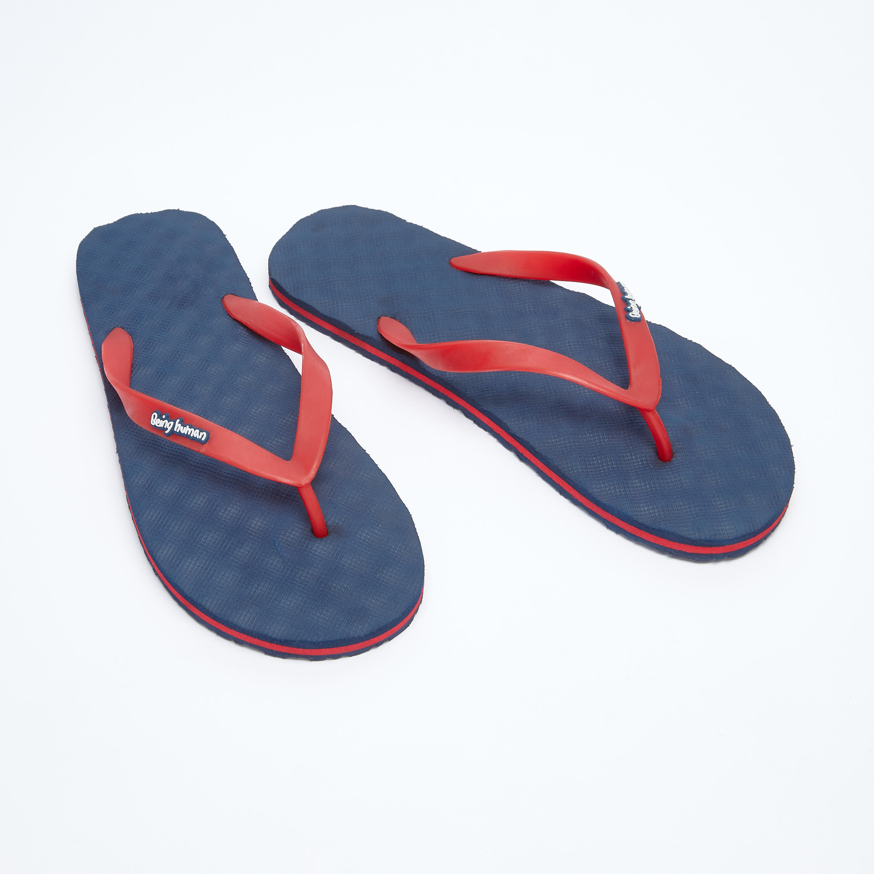 شبشب فليب فلوب بأحزمة مزيّنة بشعار بيينج هيومان-men-shoes-flipflopsandslides-image-1