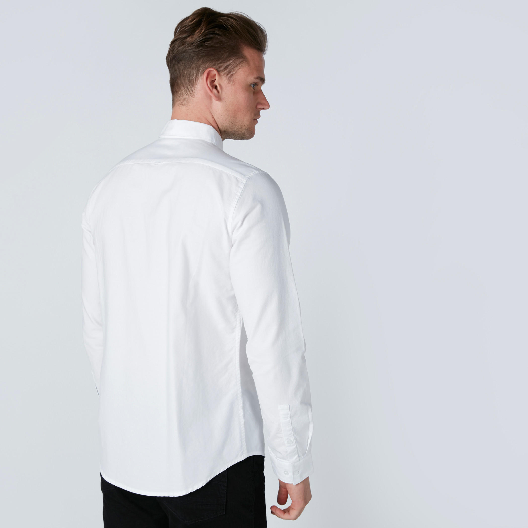 قميص بقصّة مطابقة للجسم وأكمام طويلة من بيينج هيومان-men-clothing-shirts-image-2