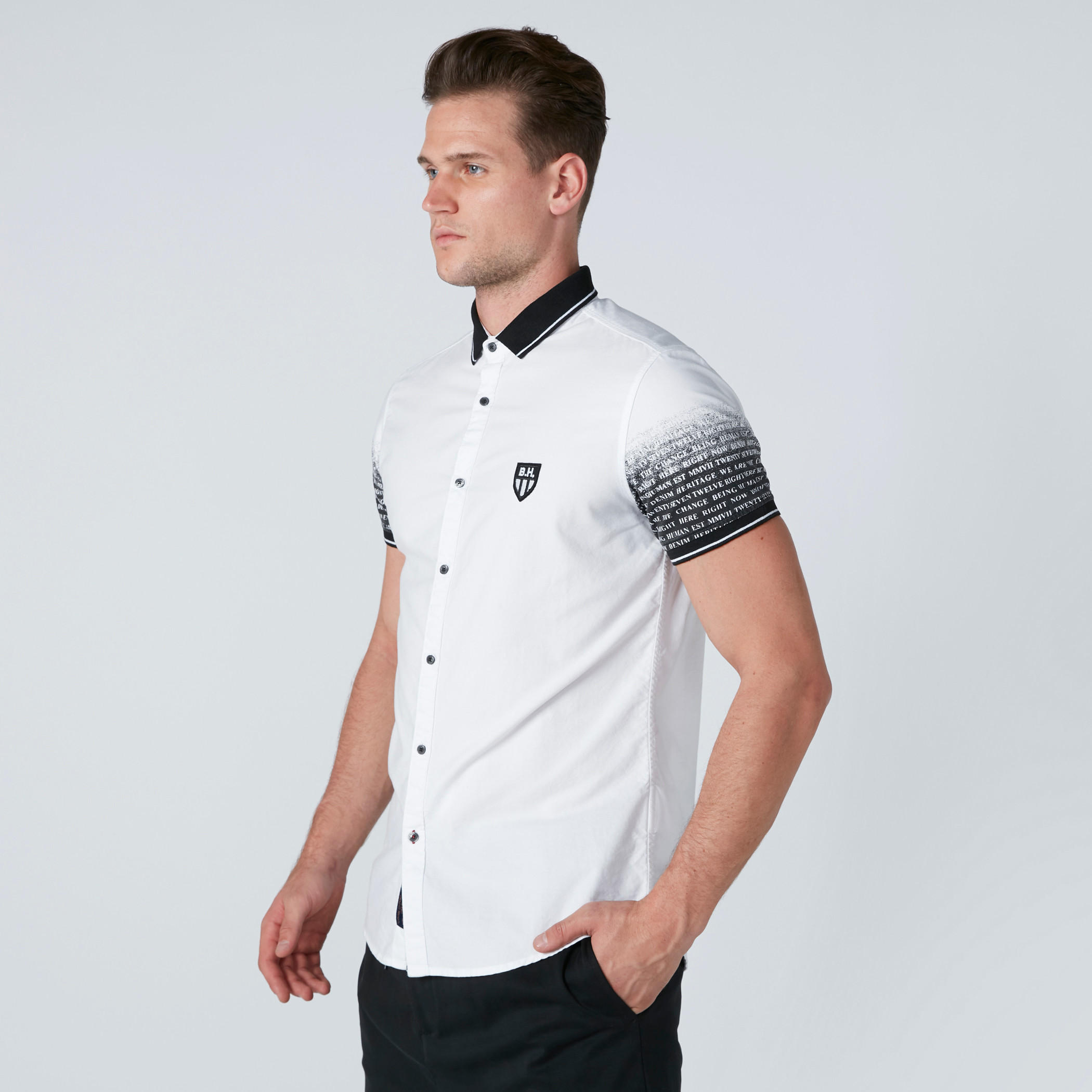 قميص بأكمام قصيرة وطبعات بيينج هيومان-men-clothing-shirts-image-1