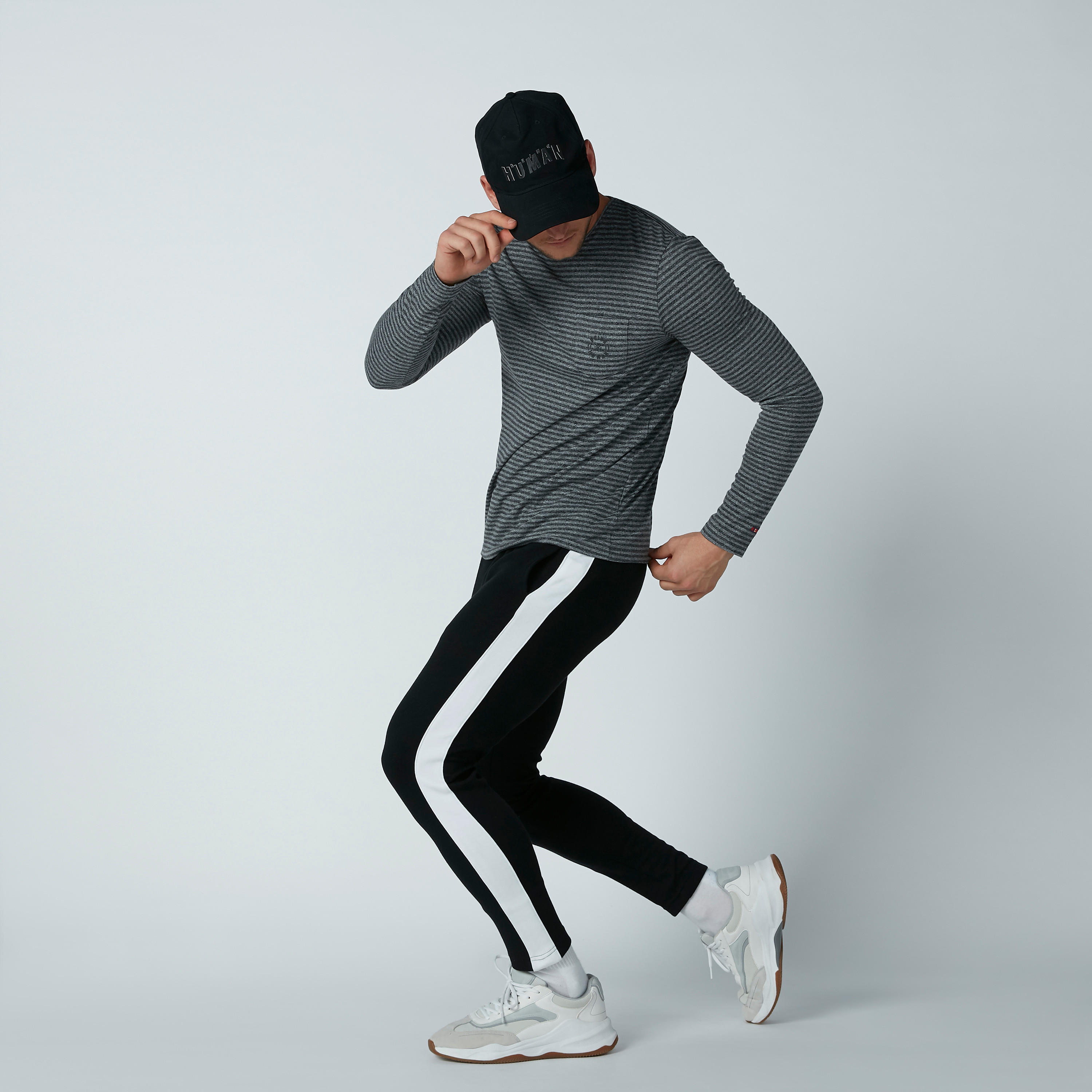 تيشيرت مقلّم بأكمام طويلة وجيوب من بيينج هيومان-men-clothing-tshirtsandpolos-tshirts-image-1