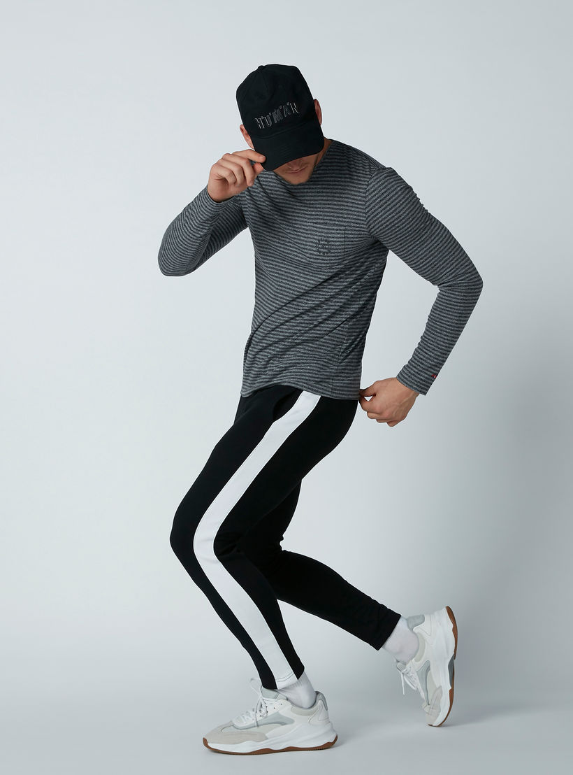 تيشيرت مقلّم بأكمام طويلة وجيوب من بيينج هيومان-men-clothing-tshirtsandpolos-tshirts-image-1