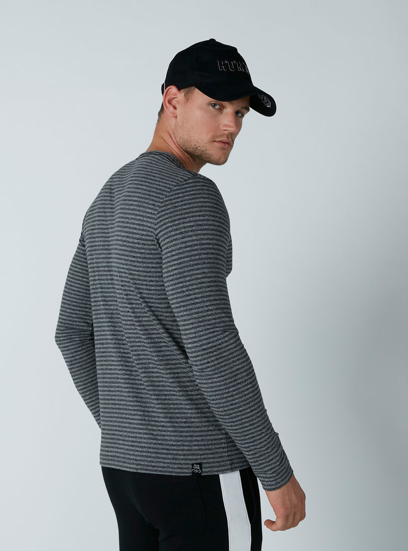 تيشيرت مقلّم بأكمام طويلة وجيوب من بيينج هيومان-men-clothing-tshirtsandpolos-tshirts-image-2