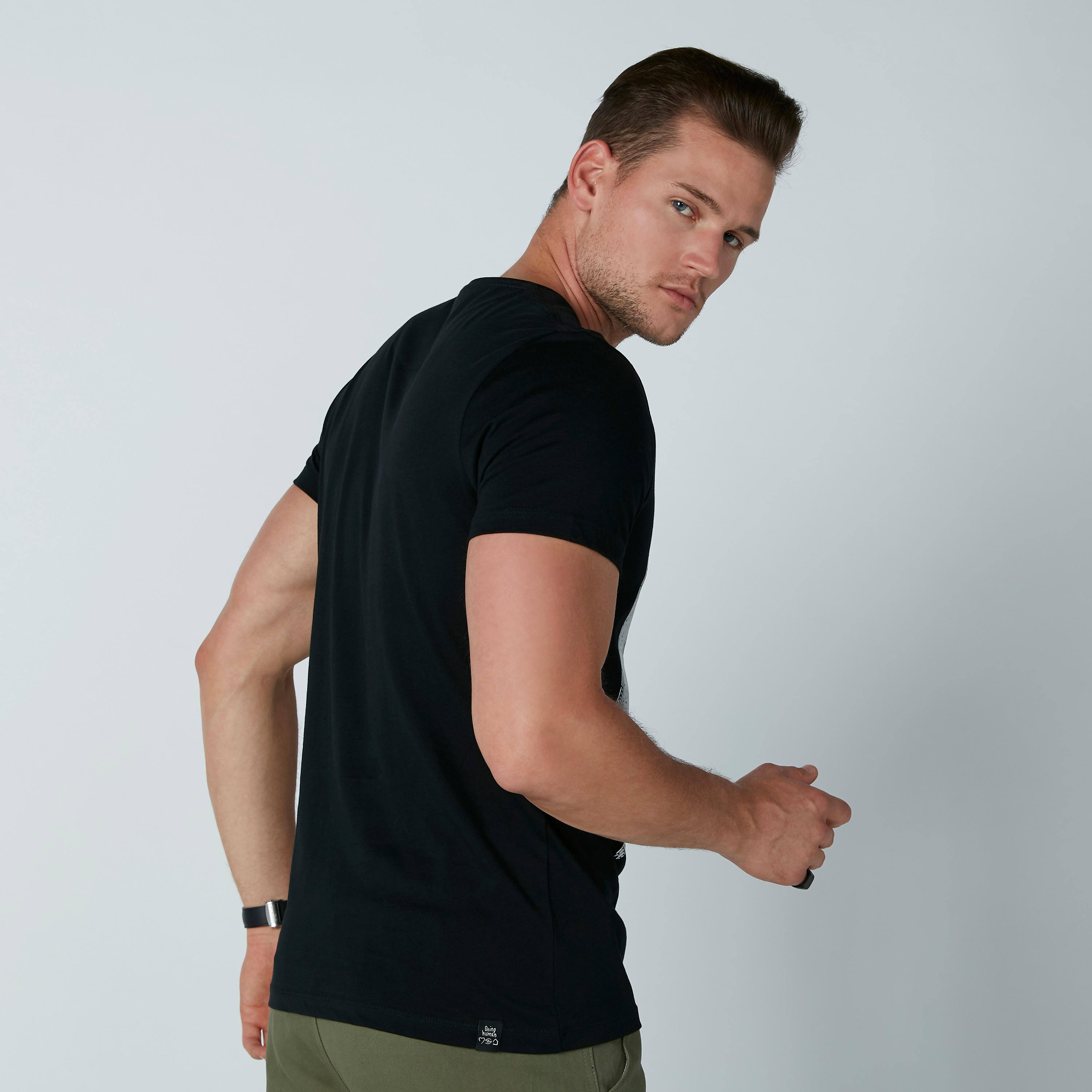 تيشيرت بياقة مستديرة وأكمام قصيرة وطبعات بيينج هيومان-men-clothing-tshirtsandpolos-tshirts-image-3