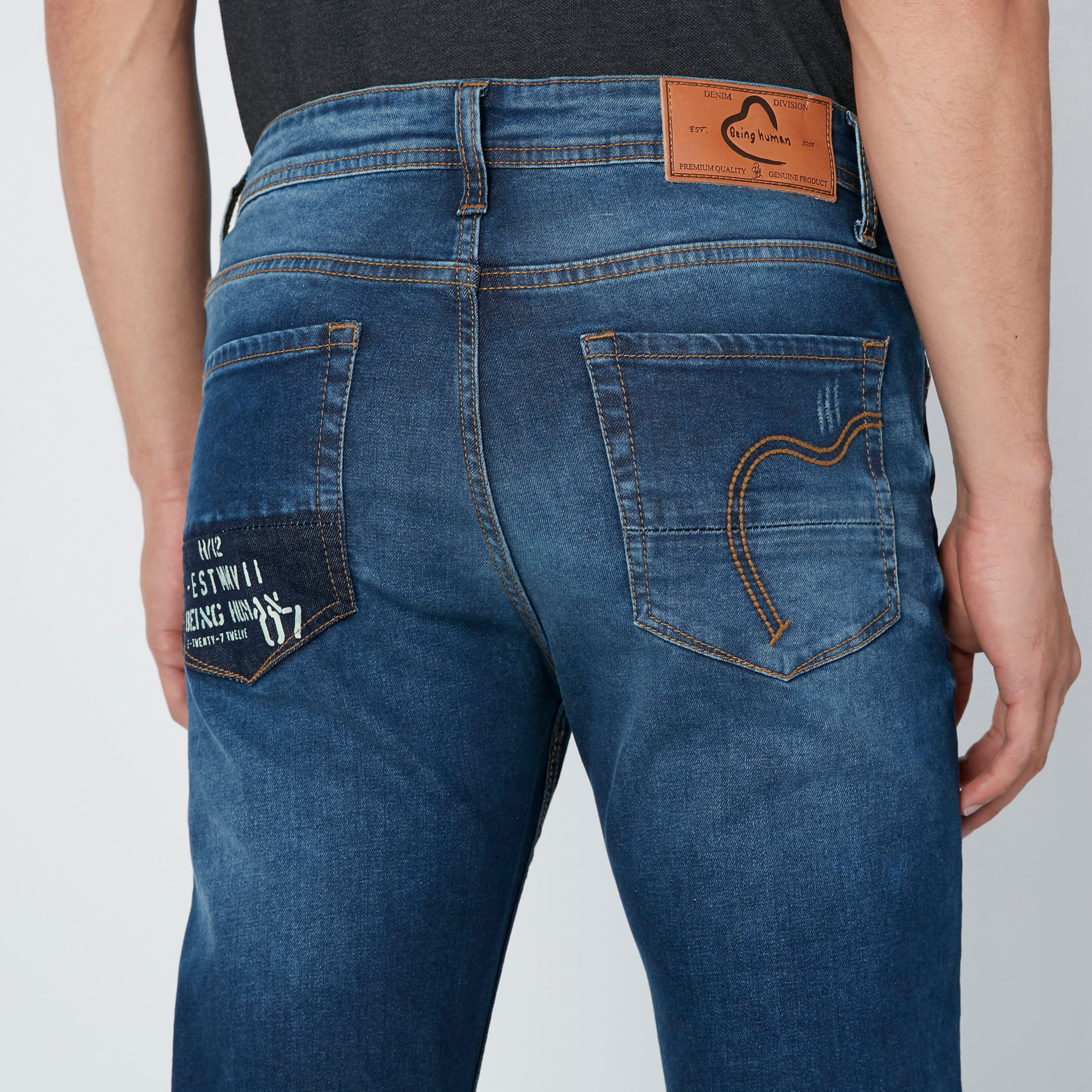 بنطال جينز بتصميم ممزق وجيوب بطبعات من بيينج هيومان-men-clothing-bottoms-jeans-image-5