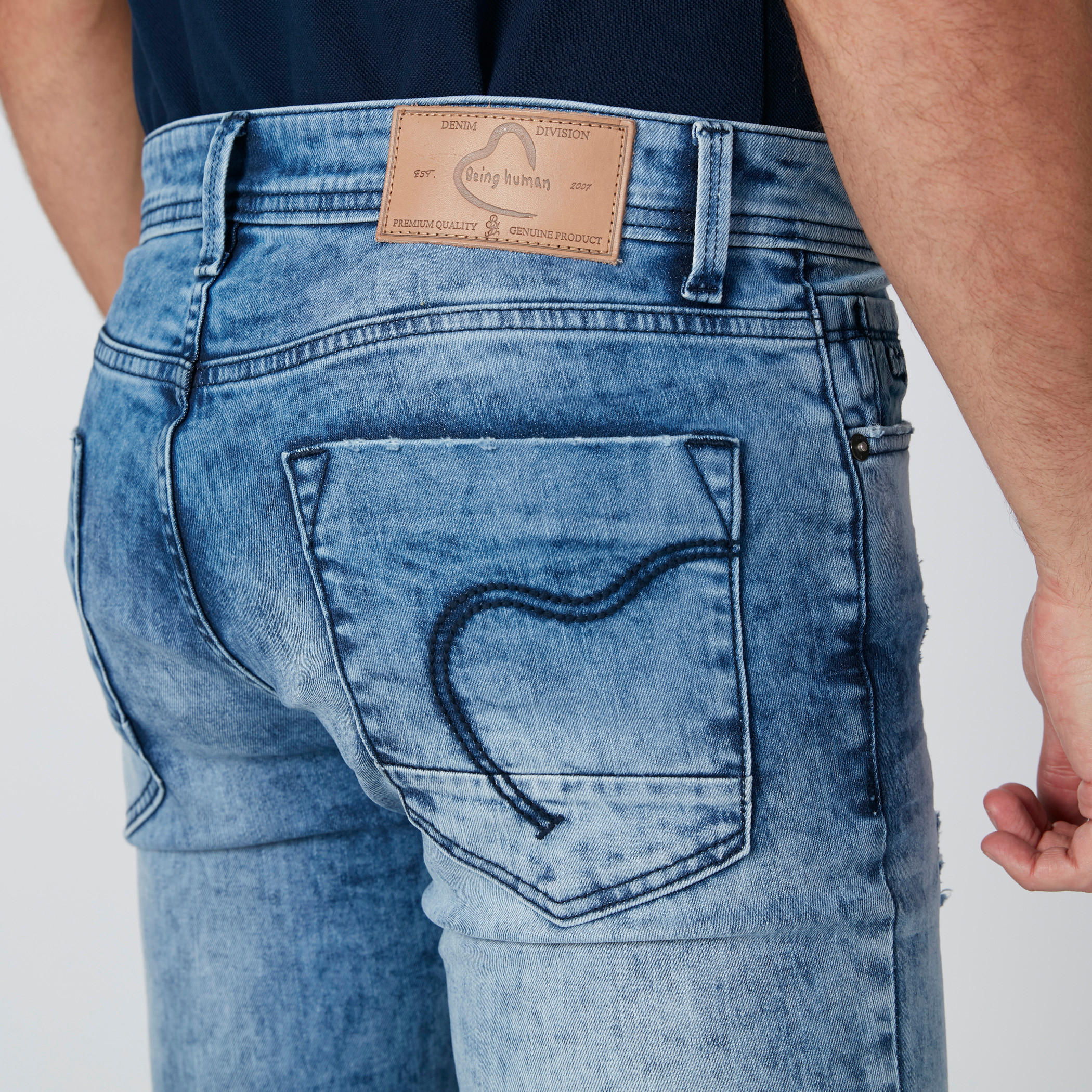 بنطال جينز بتصميم ممزّق وجيوب من بيينج هيومان-men-clothing-bottoms-jeans-image-4
