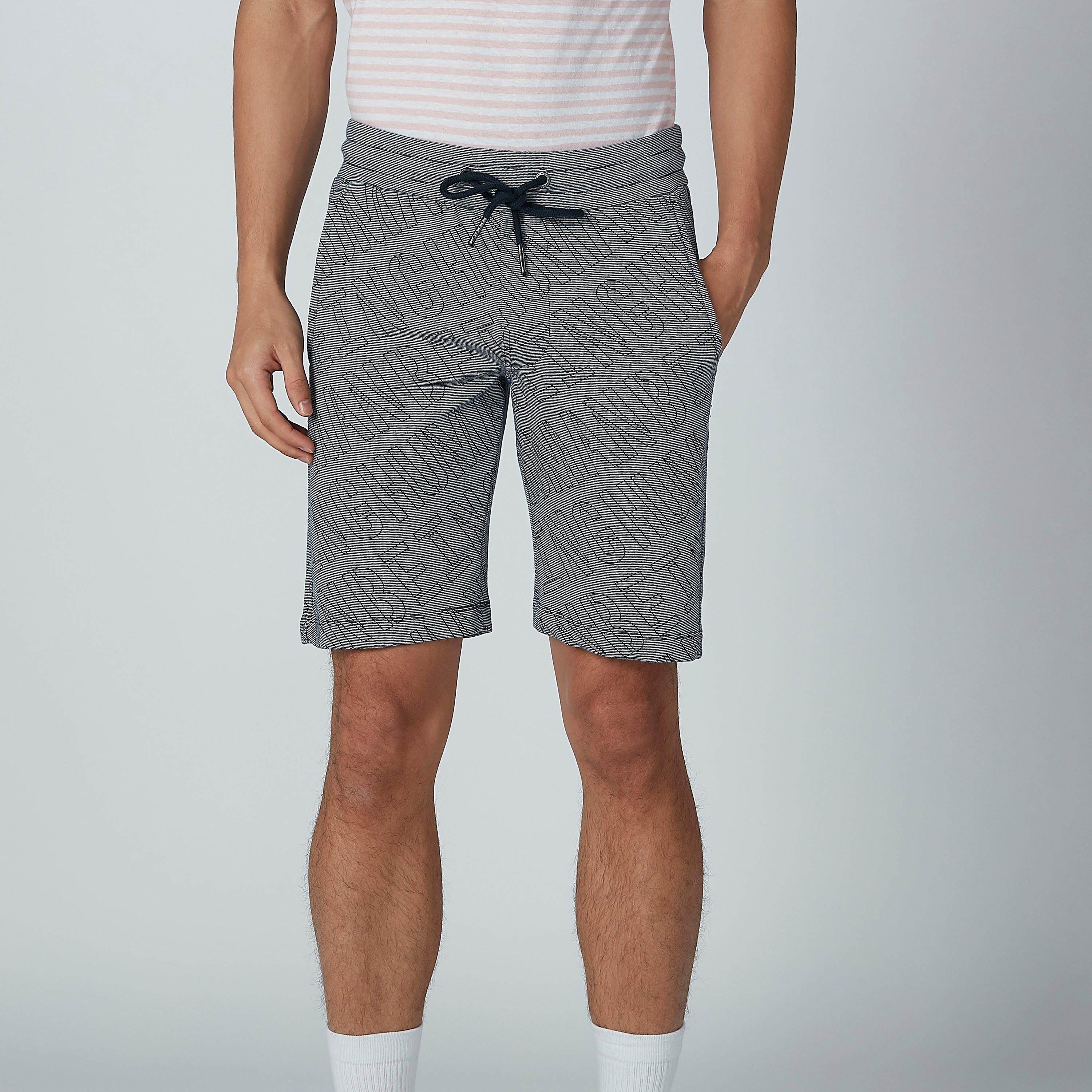 شورت بخصر متوسط الارتفاع ورباط وجيوب وطبعات بيينج هيومان-men-clothing-bottoms-shorts-image-2