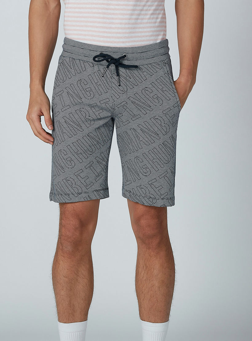 شورت بخصر متوسط الارتفاع ورباط وجيوب وطبعات بيينج هيومان-men-clothing-bottoms-shorts-image-2