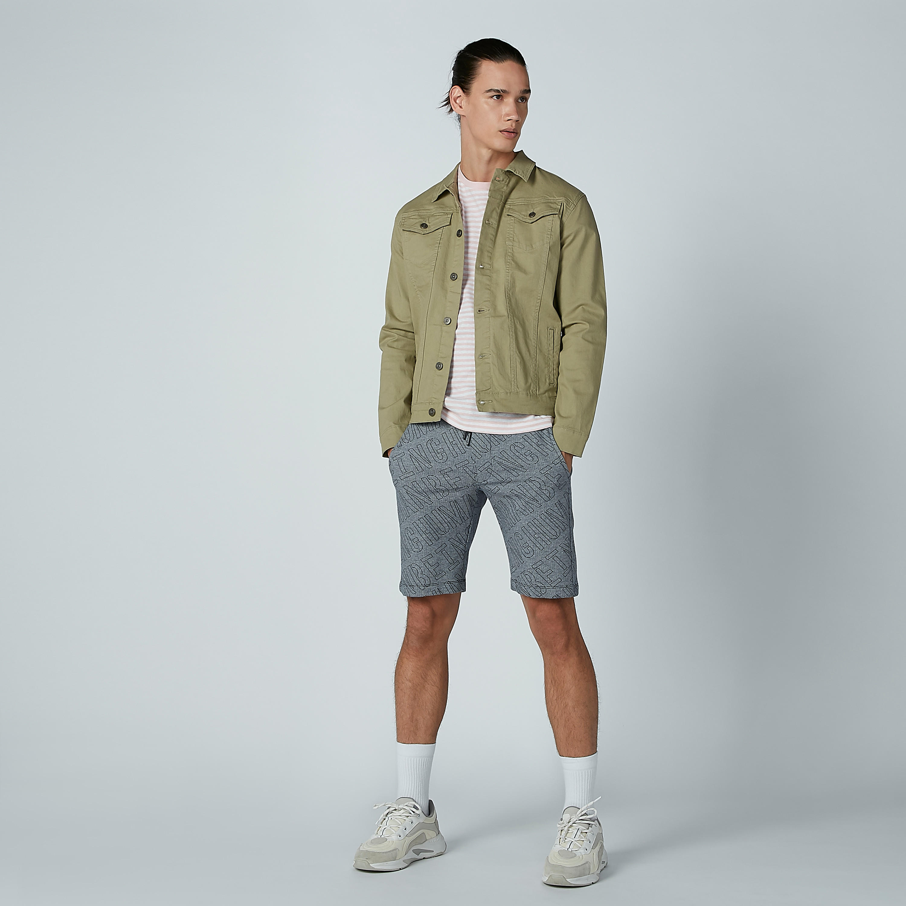 شورت بخصر متوسط الارتفاع ورباط وجيوب وطبعات بيينج هيومان-men-clothing-bottoms-shorts-image-1