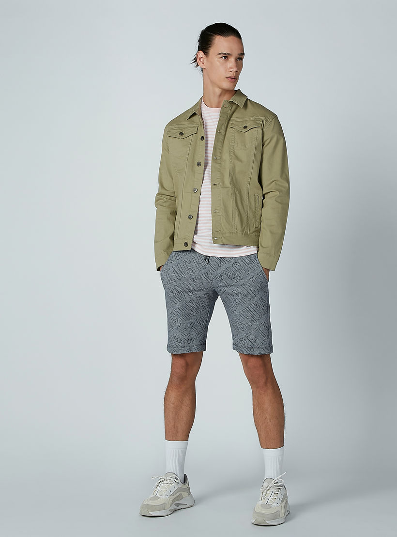 شورت بخصر متوسط الارتفاع ورباط وجيوب وطبعات بيينج هيومان-men-clothing-bottoms-shorts-image-1