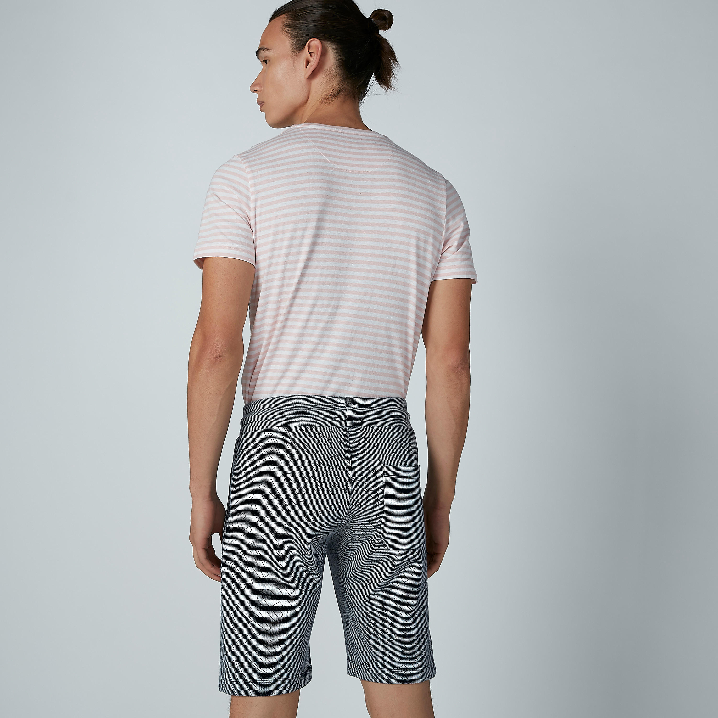 شورت بخصر متوسط الارتفاع ورباط وجيوب وطبعات بيينج هيومان-men-clothing-bottoms-shorts-image-3