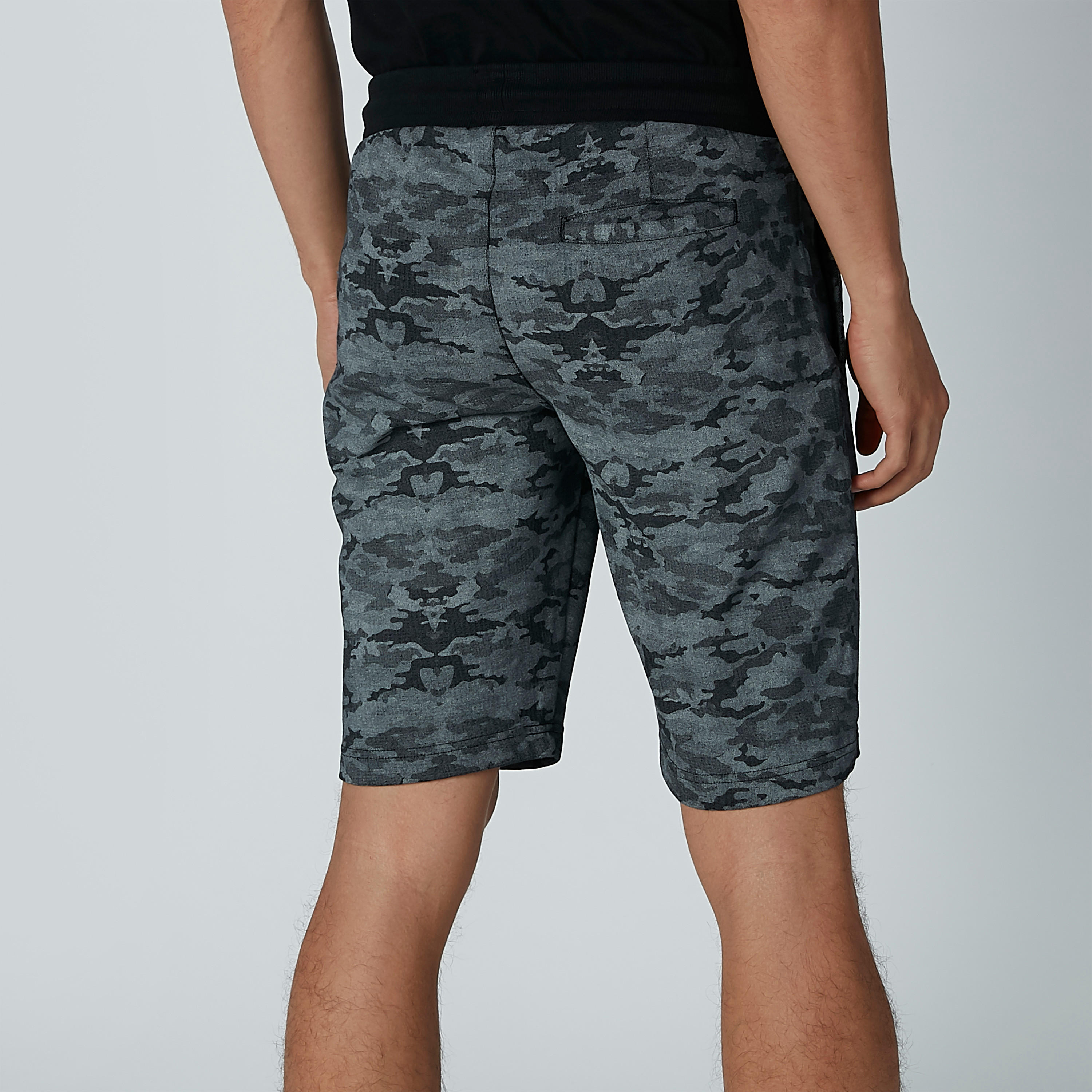 شورت مستدام بخصر متوسط الارتفاع وجيوب وطبعات بيينج هيومان -men-clothing-bottoms-shorts-image-4
