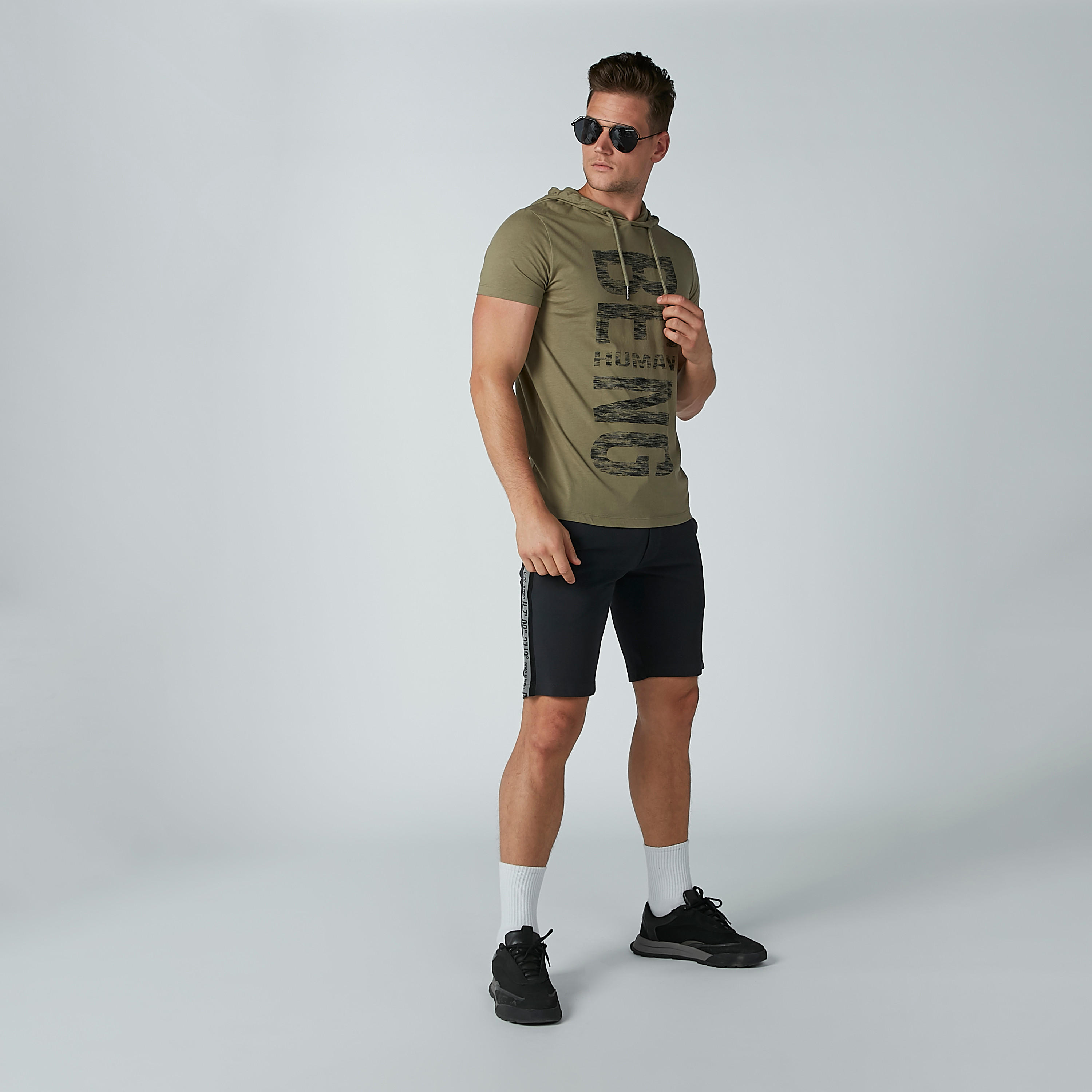 شورت مستدام بخصر متوسط الارتفاع ورباط وجيوب بيينج هيومان-men-clothing-bottoms-shorts-image-2