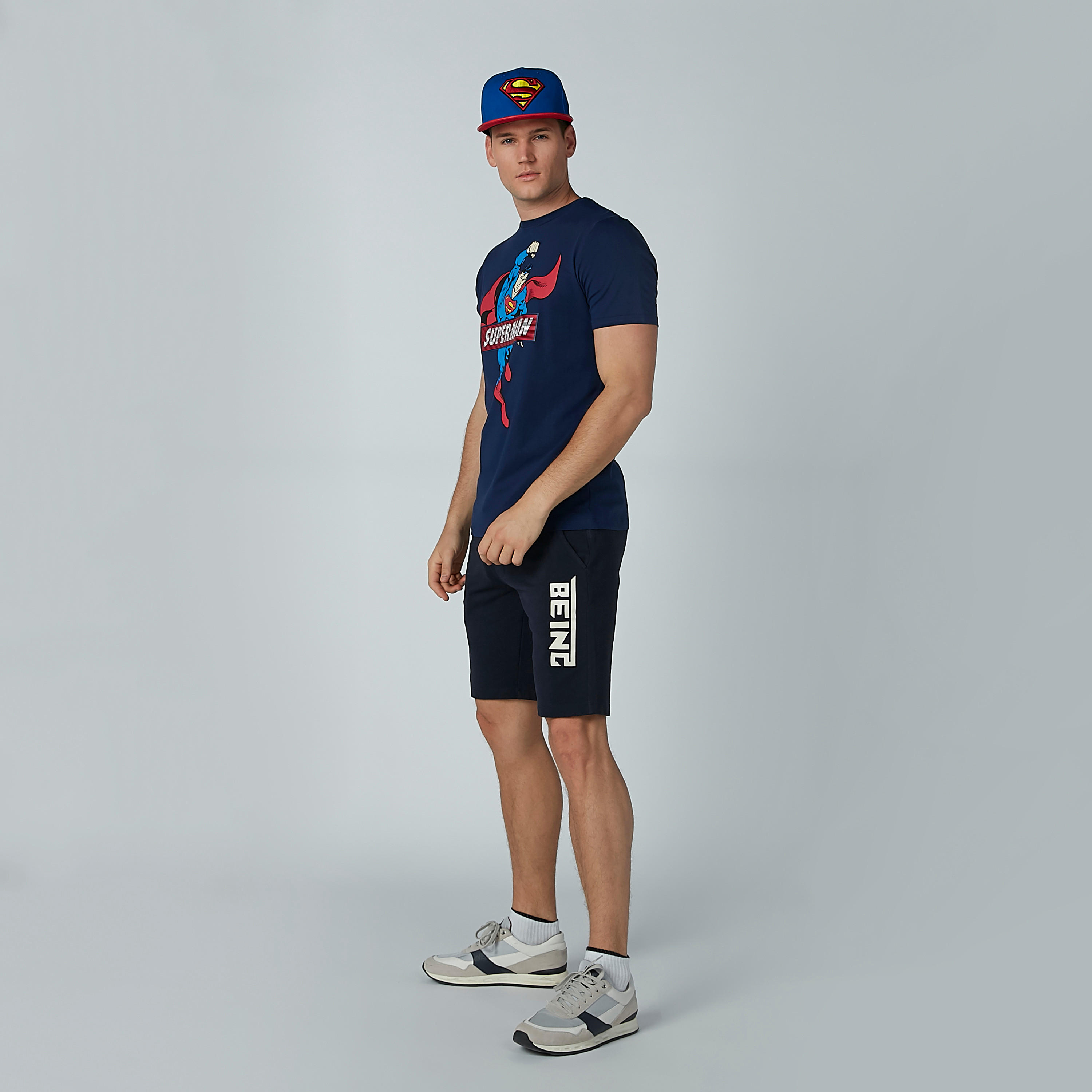 شورت مستدام بخصر متوسط الارتفاع وجيوب وطبعات بيينج هيومان-men-clothing-bottoms-shorts-image-2