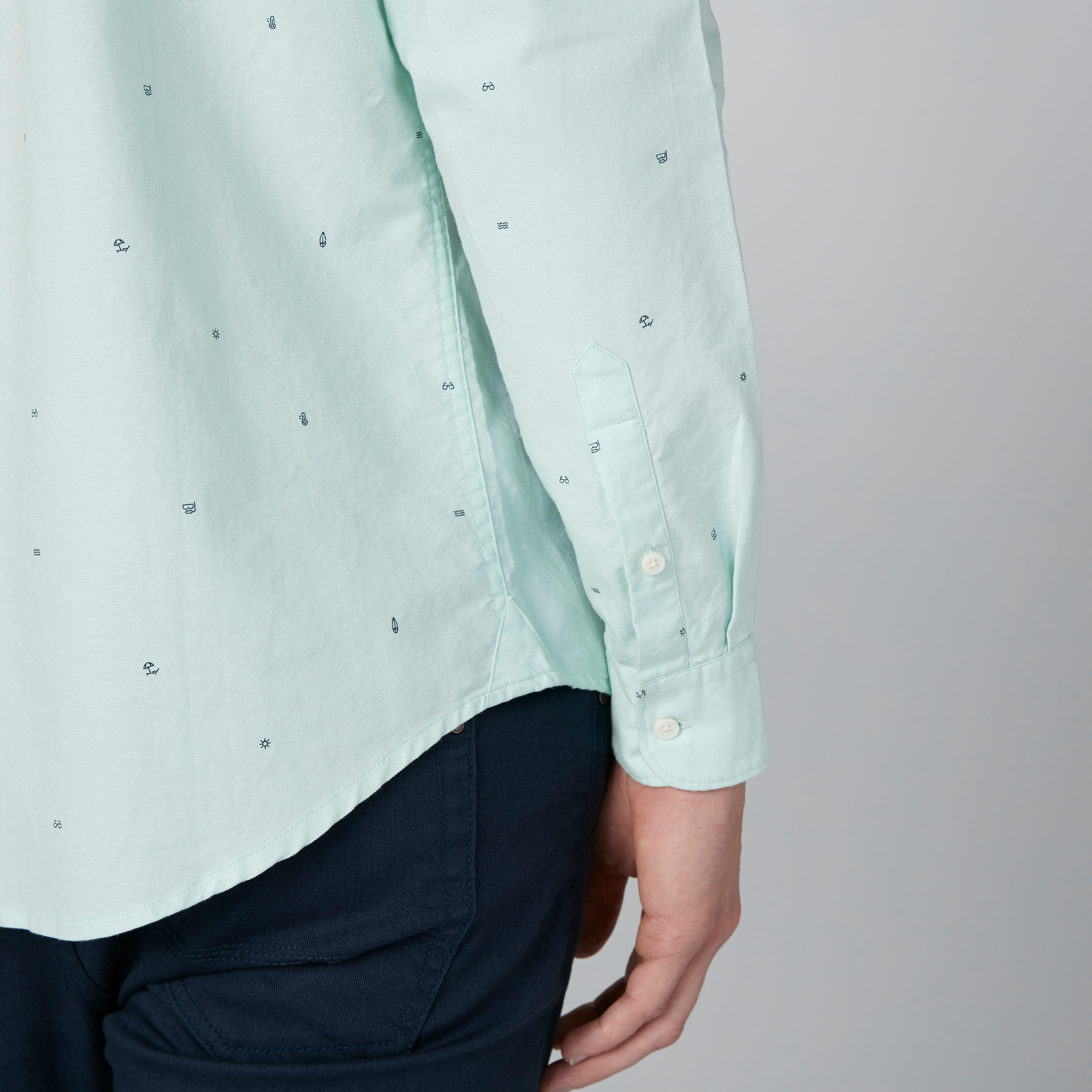 قميص مستدام بأزرار وطبعات بيينج هيومان-men-clothing-shirts-image-2