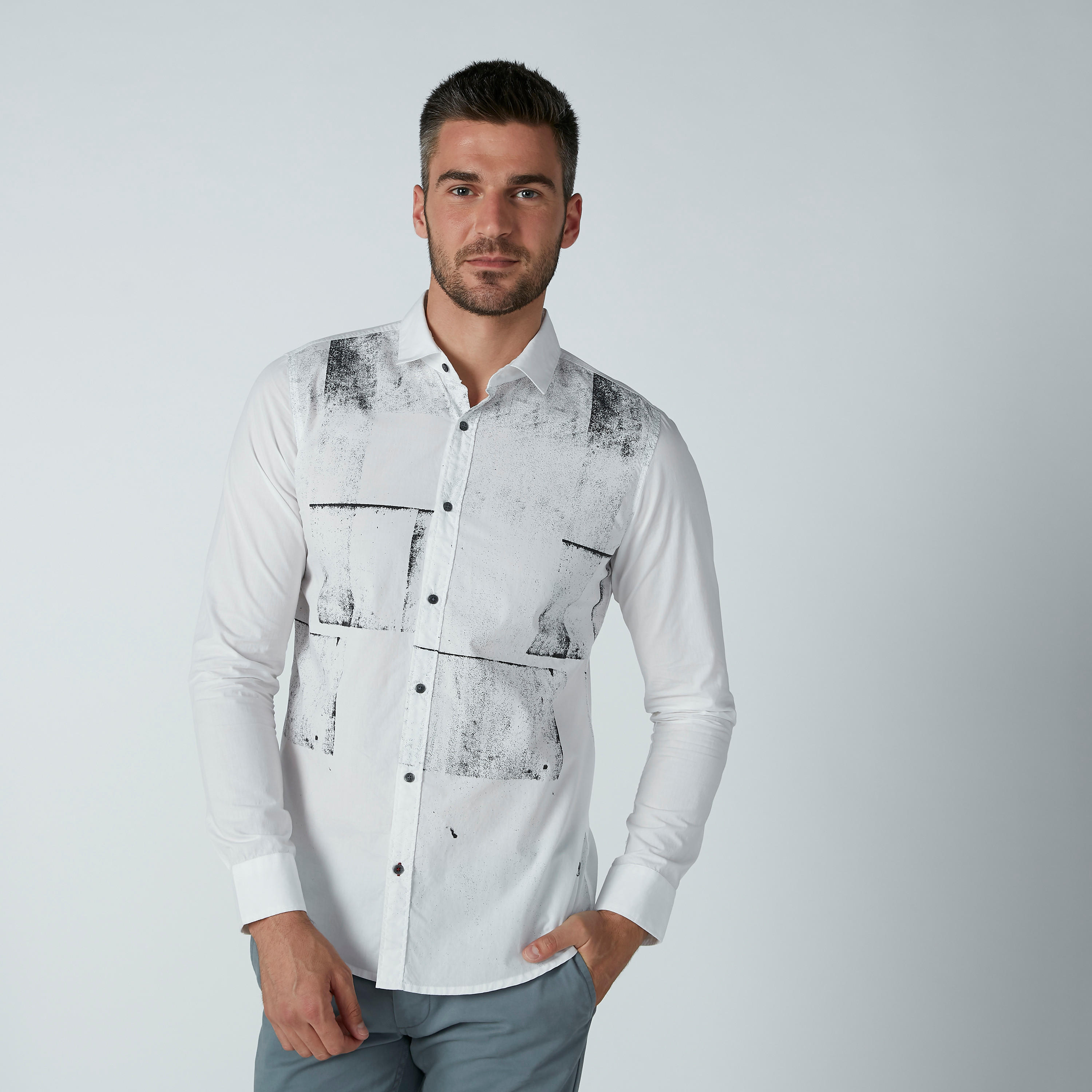 قميص مستدام بأكمام طويلة وطبعات بيينج هيومان -men-clothing-shirts-image-1