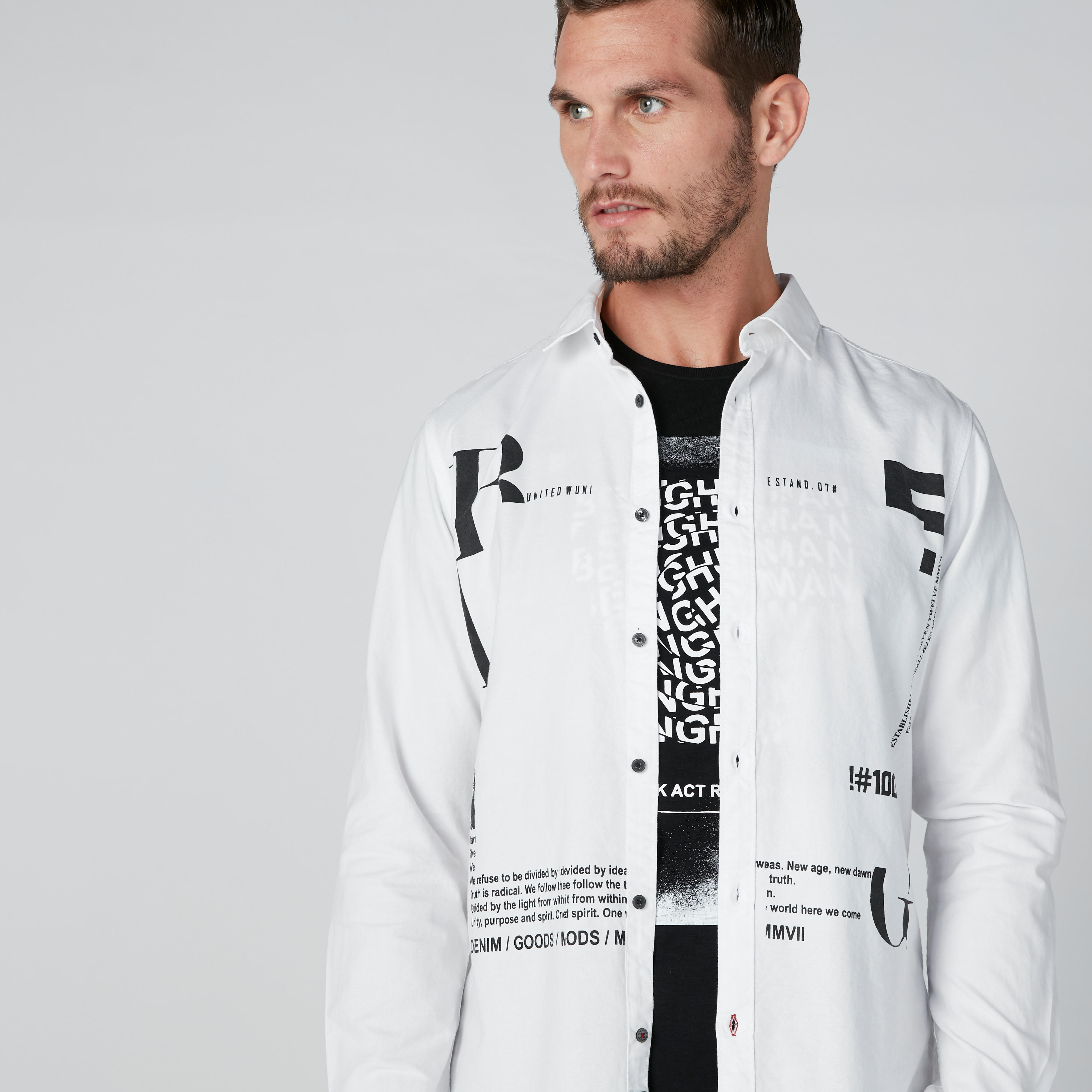 قميص مستدام سليم فيت بأكمام طويلة وطبعات بيينج هيومان-men-clothing-shirts-image-1