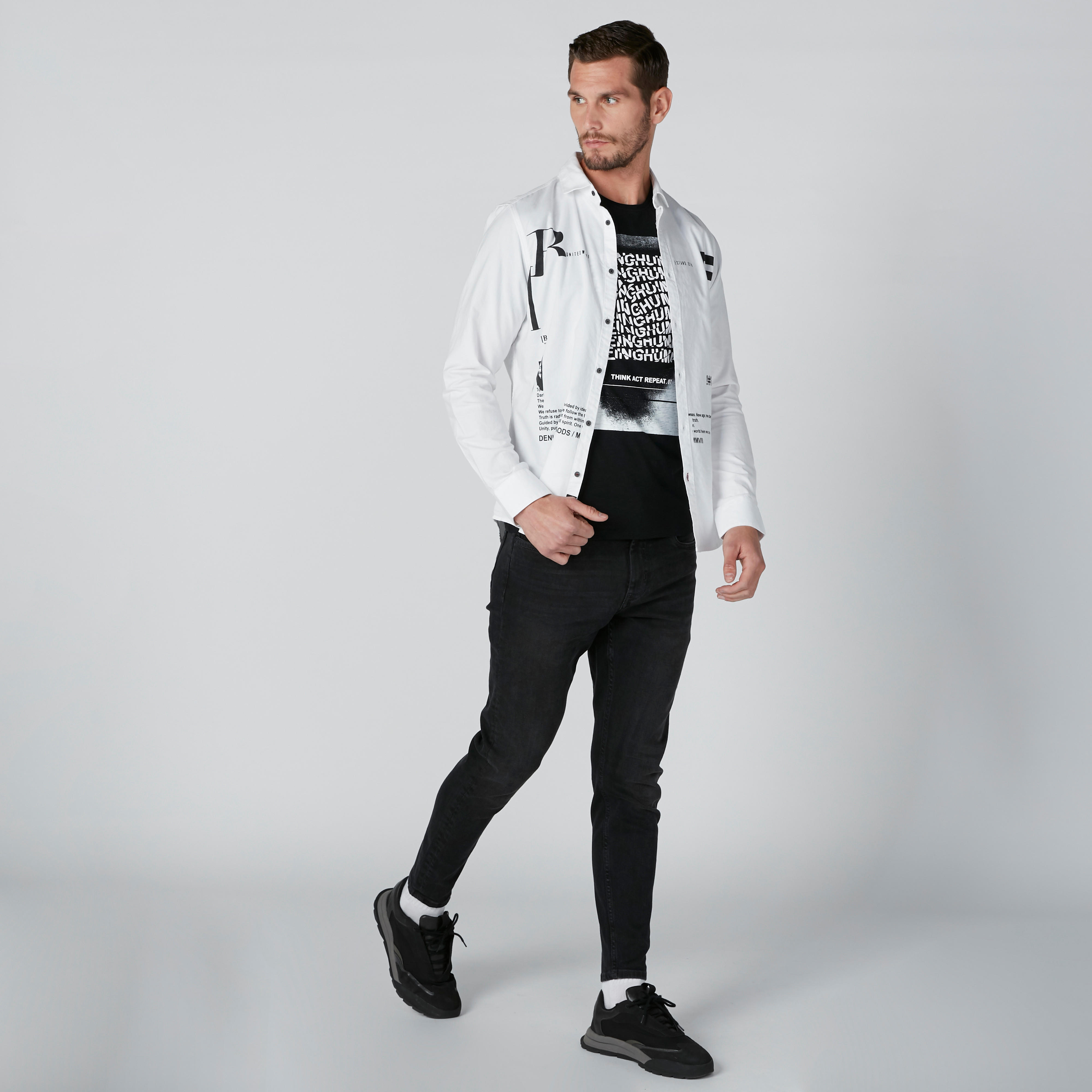 قميص مستدام سليم فيت بأكمام طويلة وطبعات بيينج هيومان-men-clothing-shirts-image-6