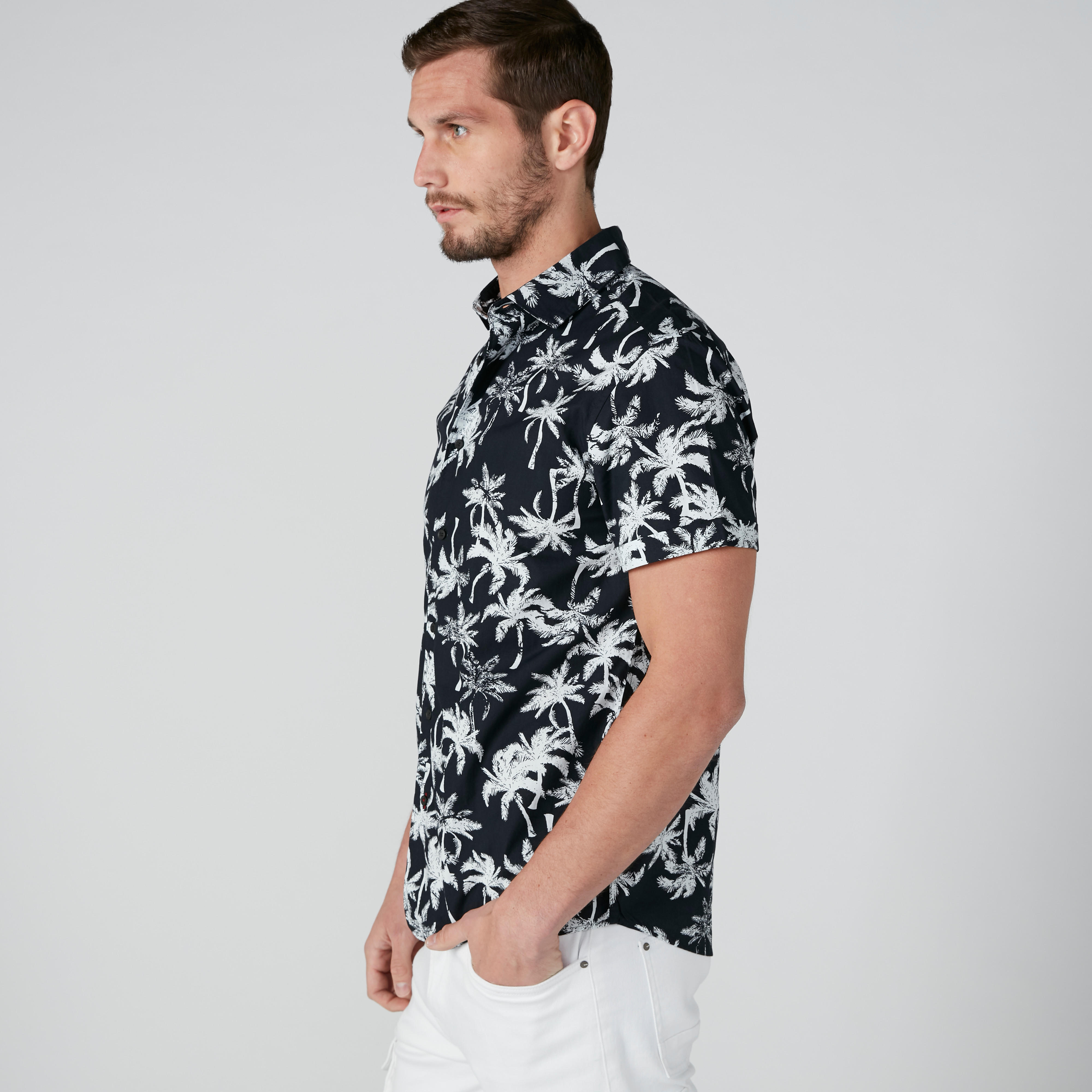 قميص مستدام بقصّة عادية وأكمام قصيرة وطبعات زهرية-men-clothing-shirts-image-1