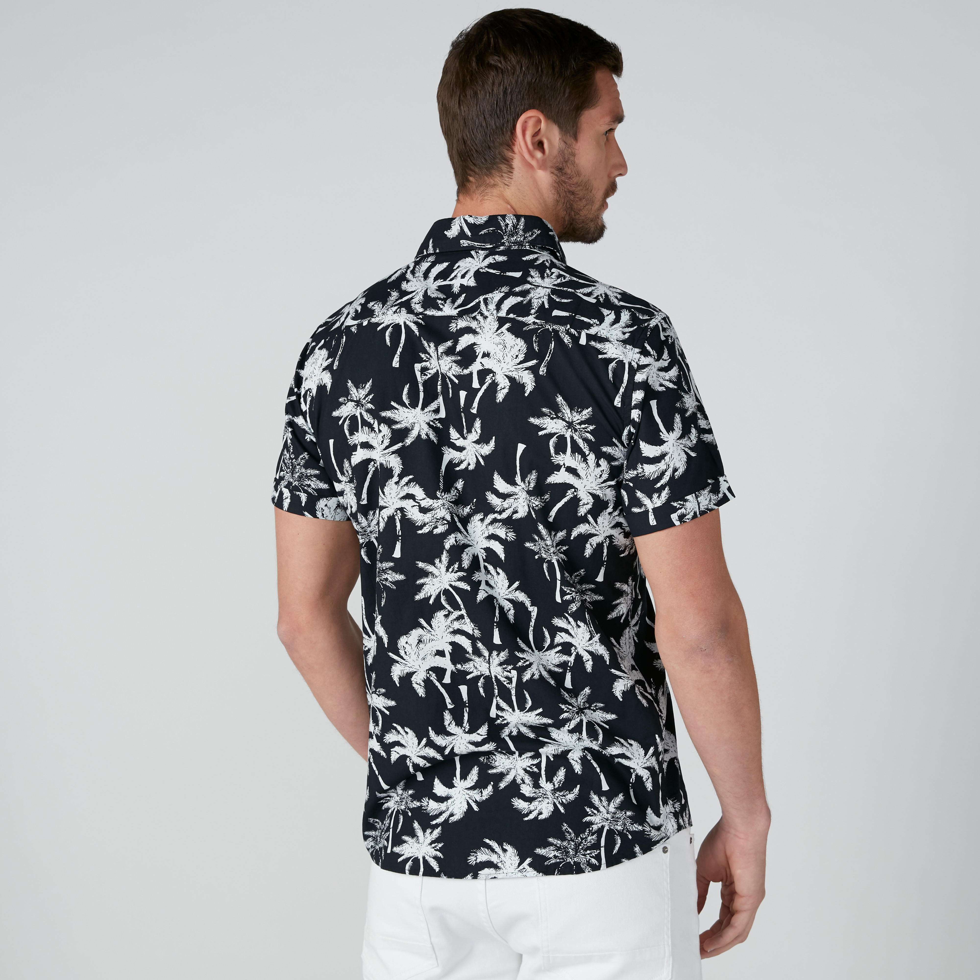 قميص مستدام بقصّة عادية وأكمام قصيرة وطبعات زهرية-men-clothing-shirts-image-2