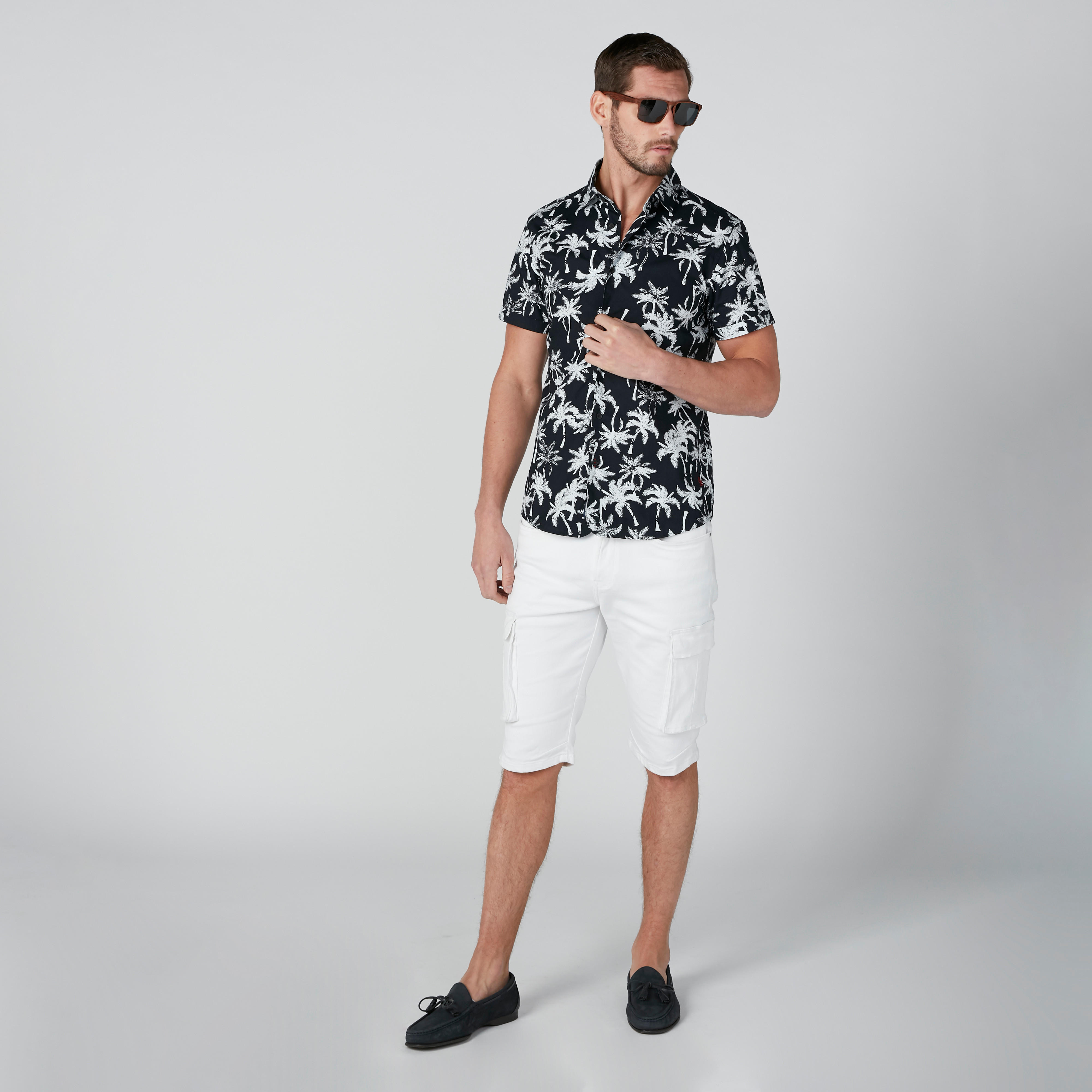 قميص مستدام بقصّة عادية وأكمام قصيرة وطبعات زهرية-men-clothing-shirts-image-3