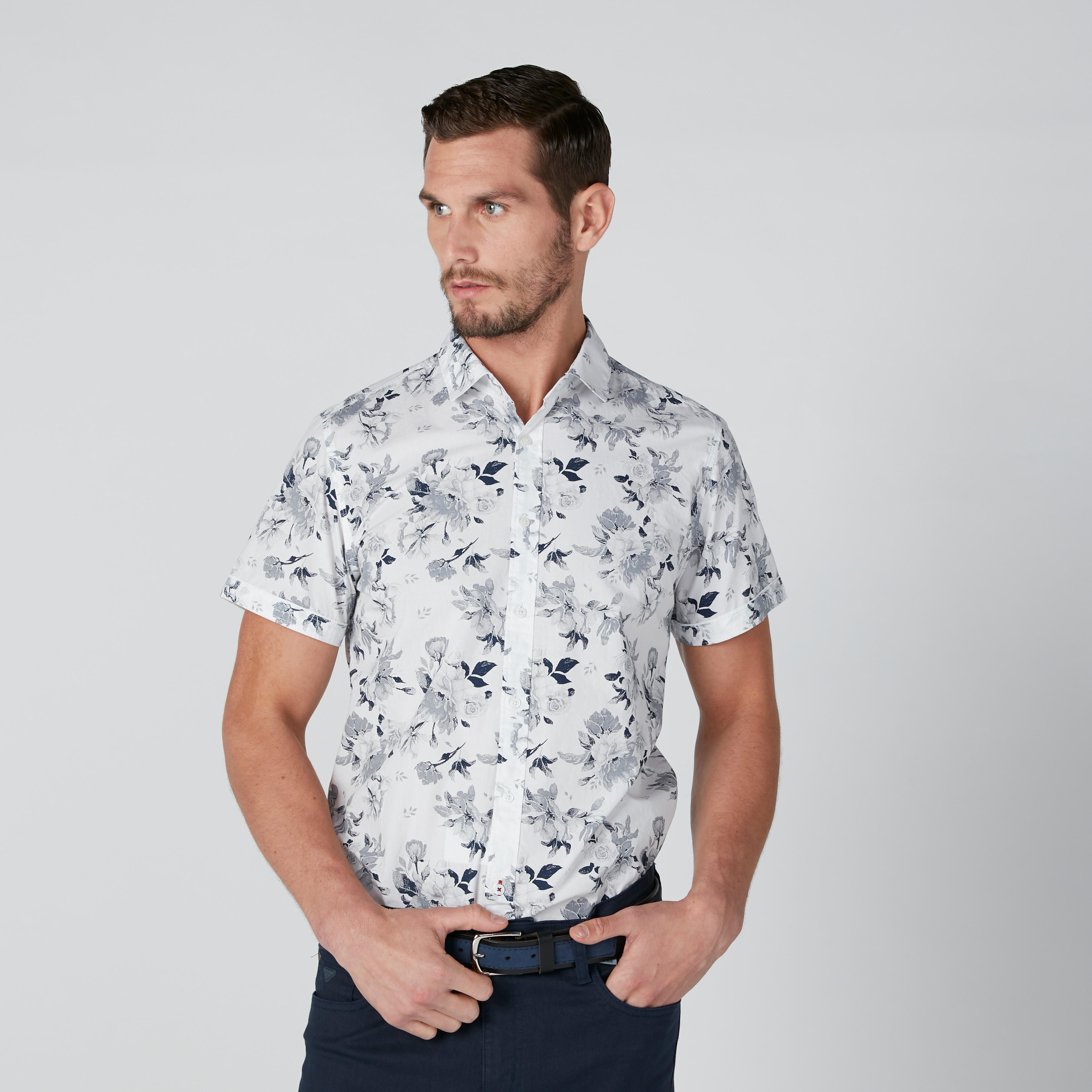 قميص مستدام سليم فيت بطبعات بيينج هيومان-men-clothing-shirts-image-1