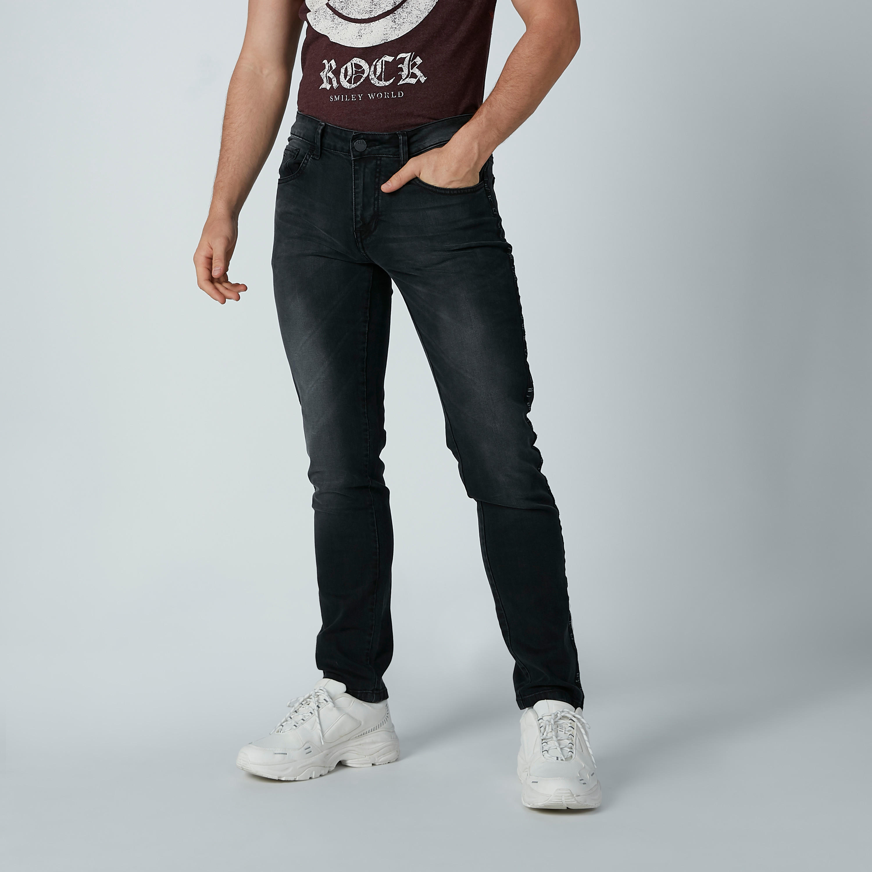 بنطلون جينز مستدام سكيني بخصر منخفض بيينج هيومان-men-clothing-bottoms-jeans-image-1