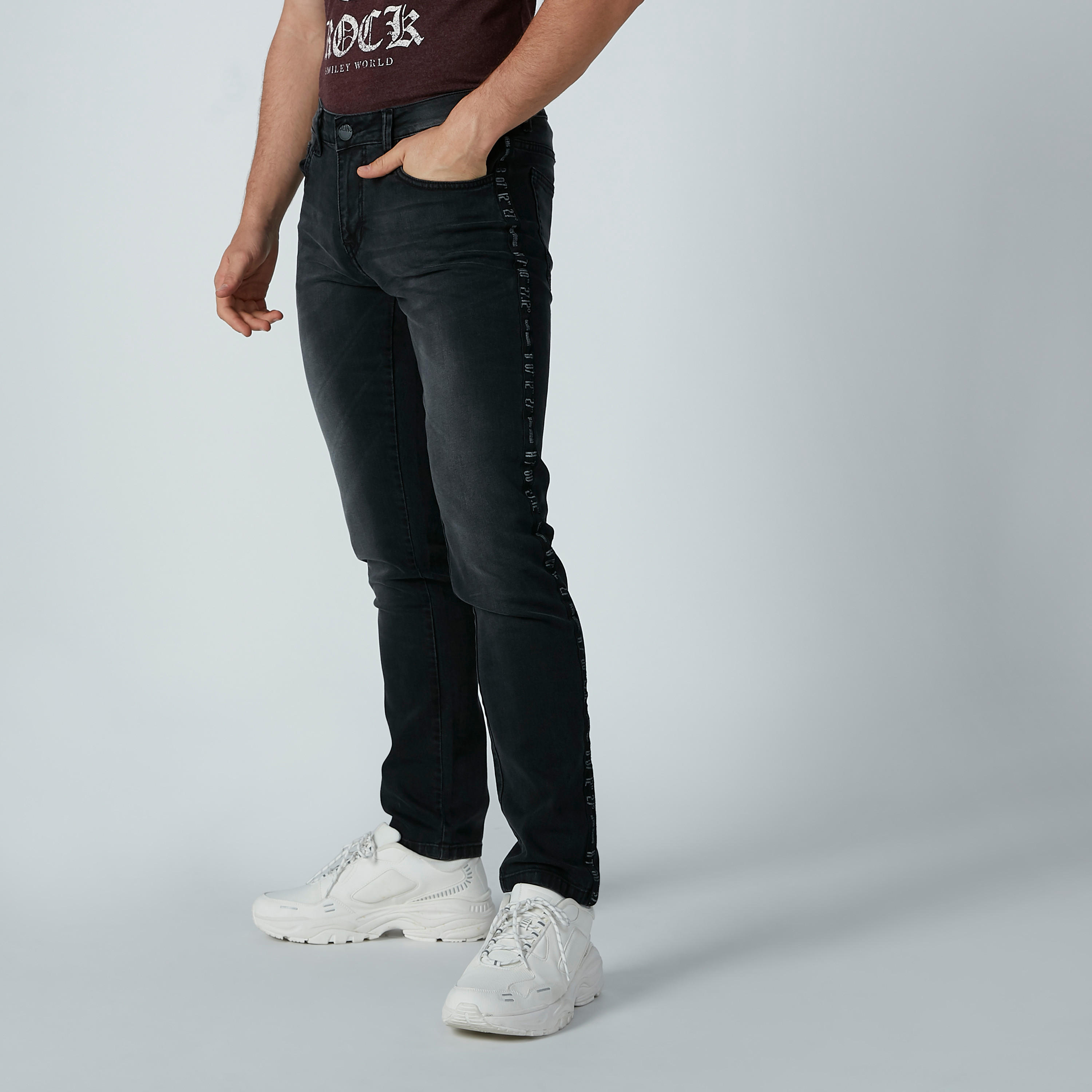 بنطلون جينز مستدام سكيني بخصر منخفض بيينج هيومان-men-clothing-bottoms-jeans-image-3