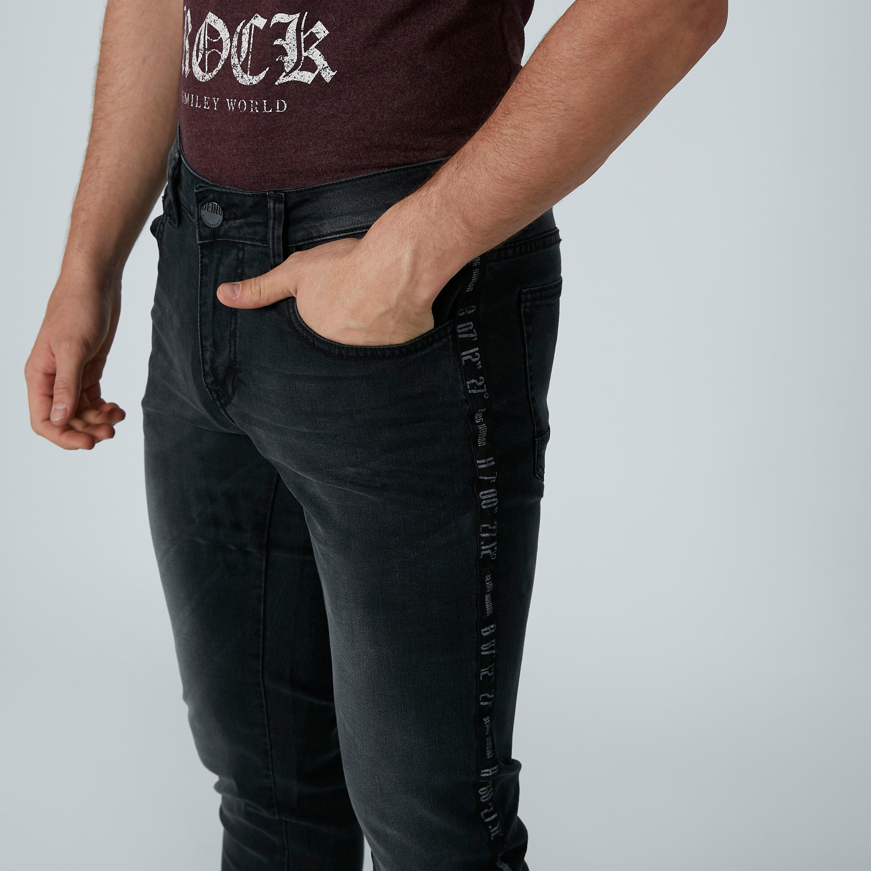 بنطلون جينز مستدام سكيني بخصر منخفض بيينج هيومان-men-clothing-bottoms-jeans-image-4
