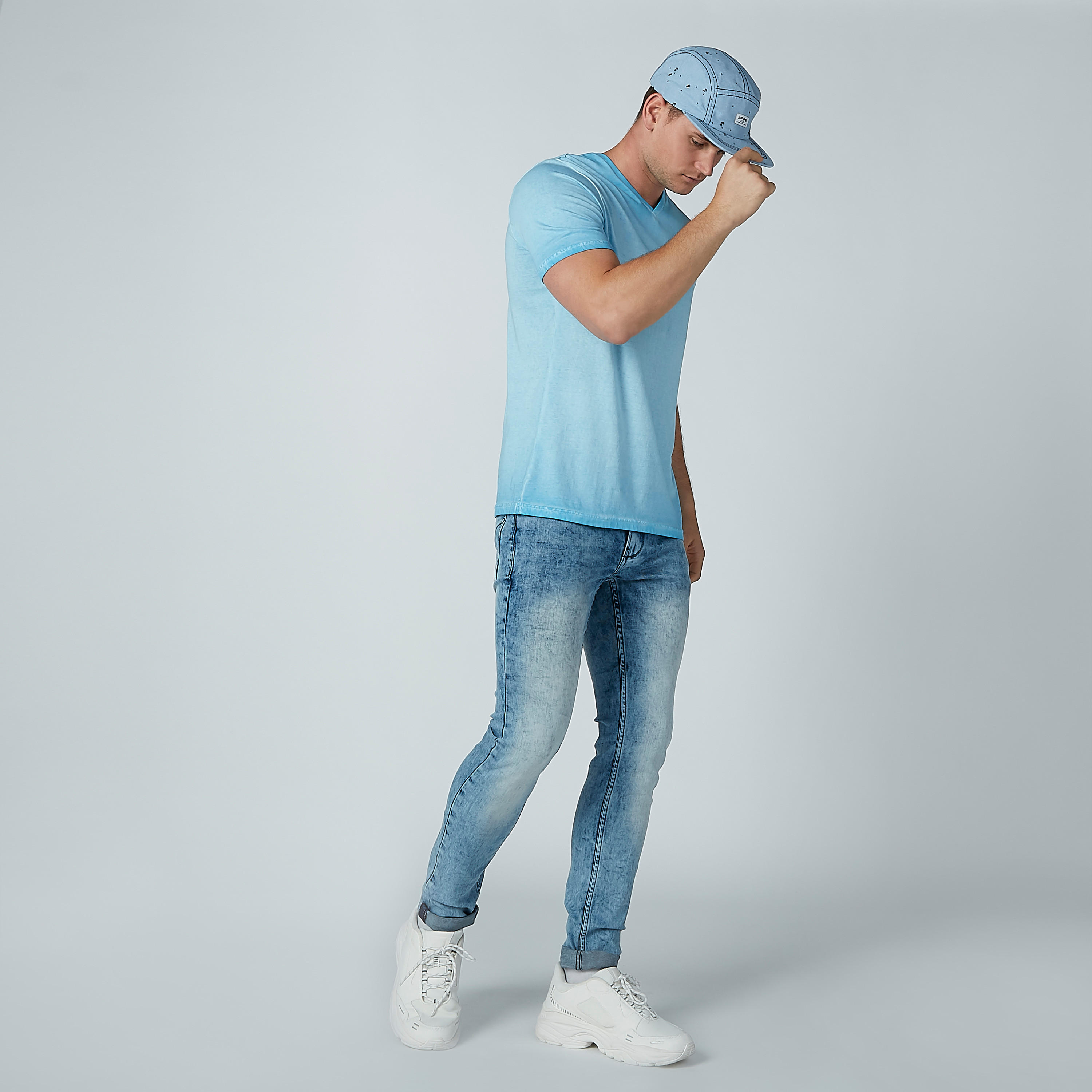 بنطلون جينز مستدام سكيني بخصر منخفض بيينج هيومان-men-clothing-bottoms-jeans-image-1