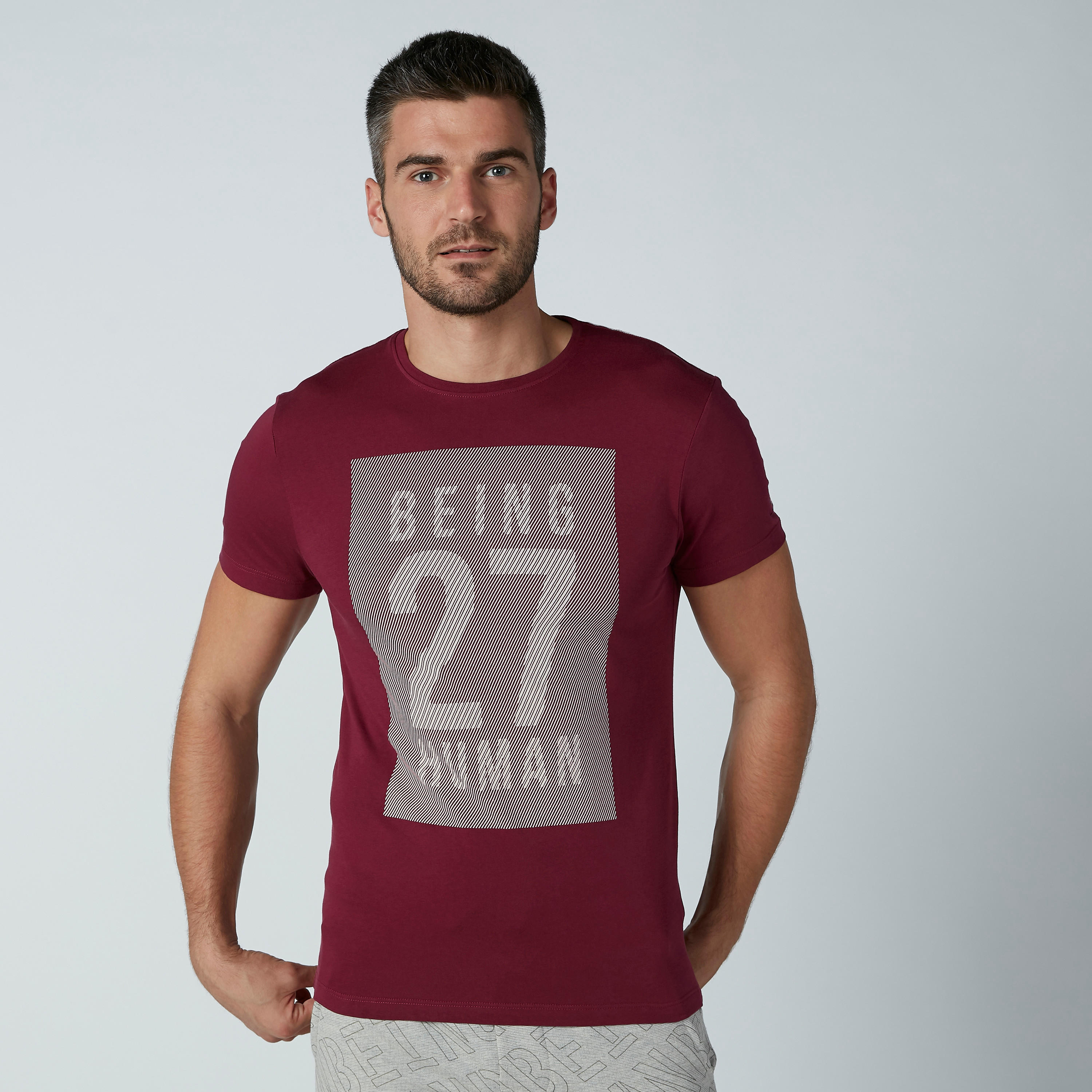 تيشيرت مستدام بياقة ضيّقة وطبعات بيينج هيومان -men-clothing-tshirtsandpolos-tshirts-image-4