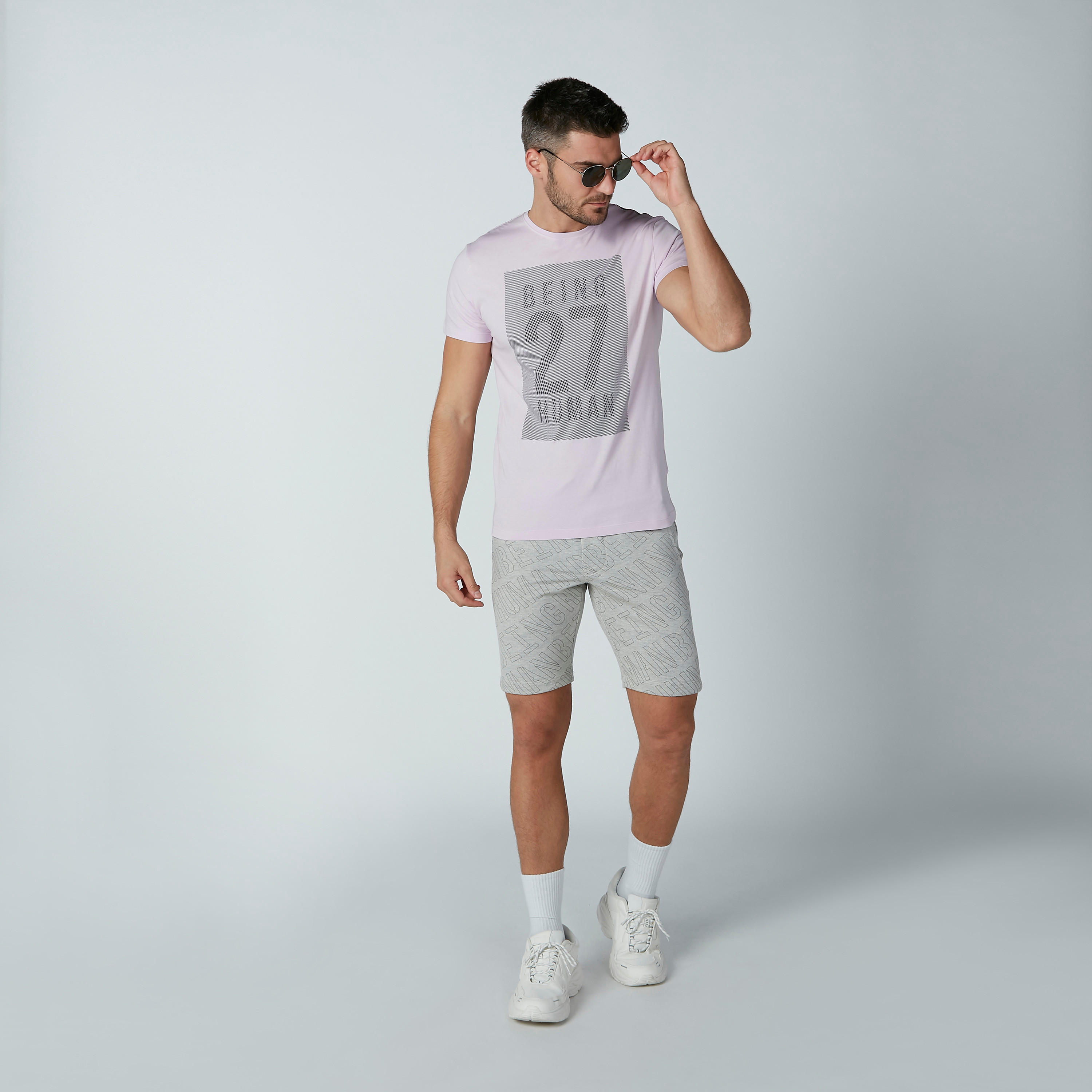 تيشيرت مستدام بياقة ضيّقة وطبعات بيينج هيومان -men-clothing-tshirtsandpolos-tshirts-image-2