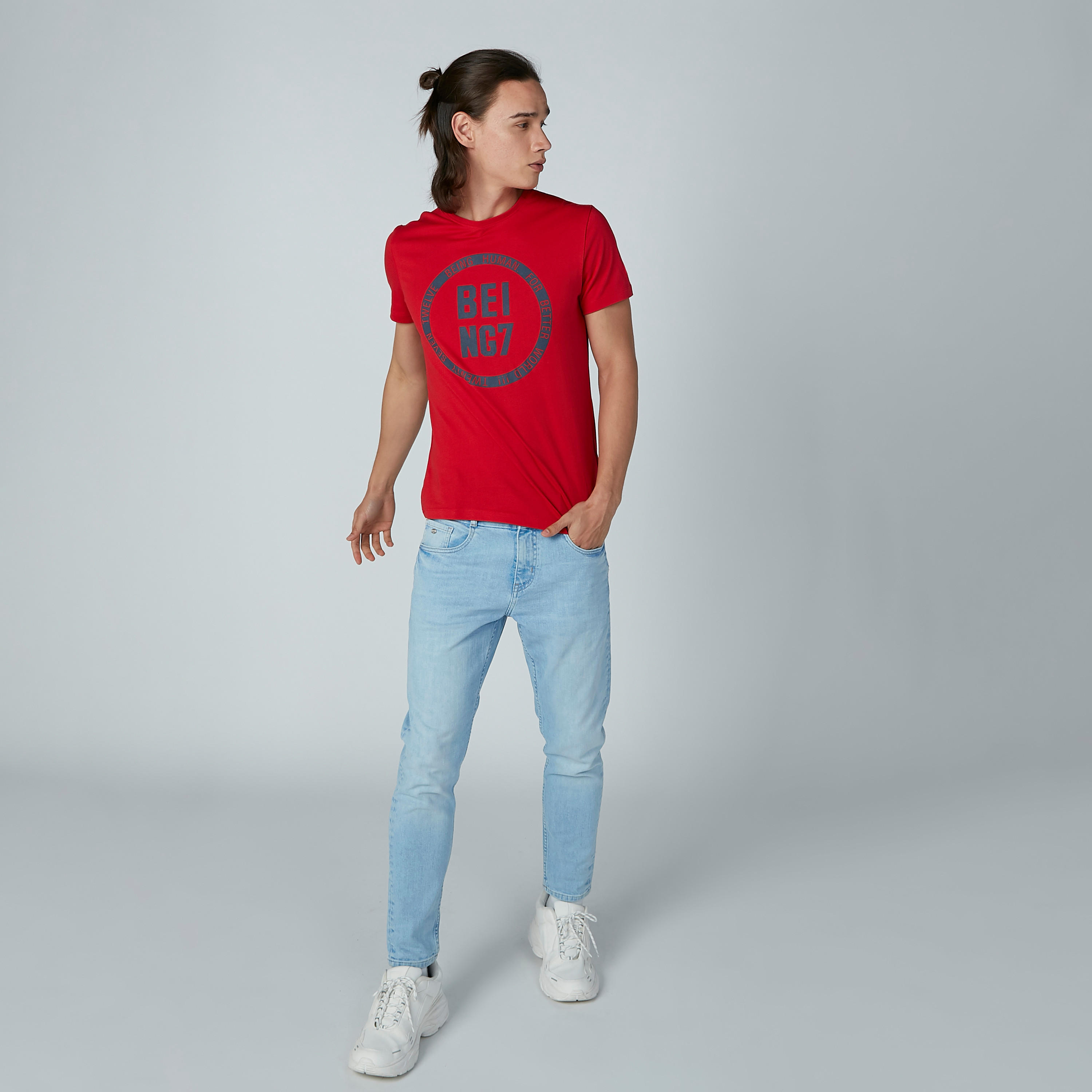 تيشيرت بياقة مستديرة وأكمام قصيرة وطبعات بيينج هيومان-men-clothing-tshirtsandpolos-tshirts-image-1