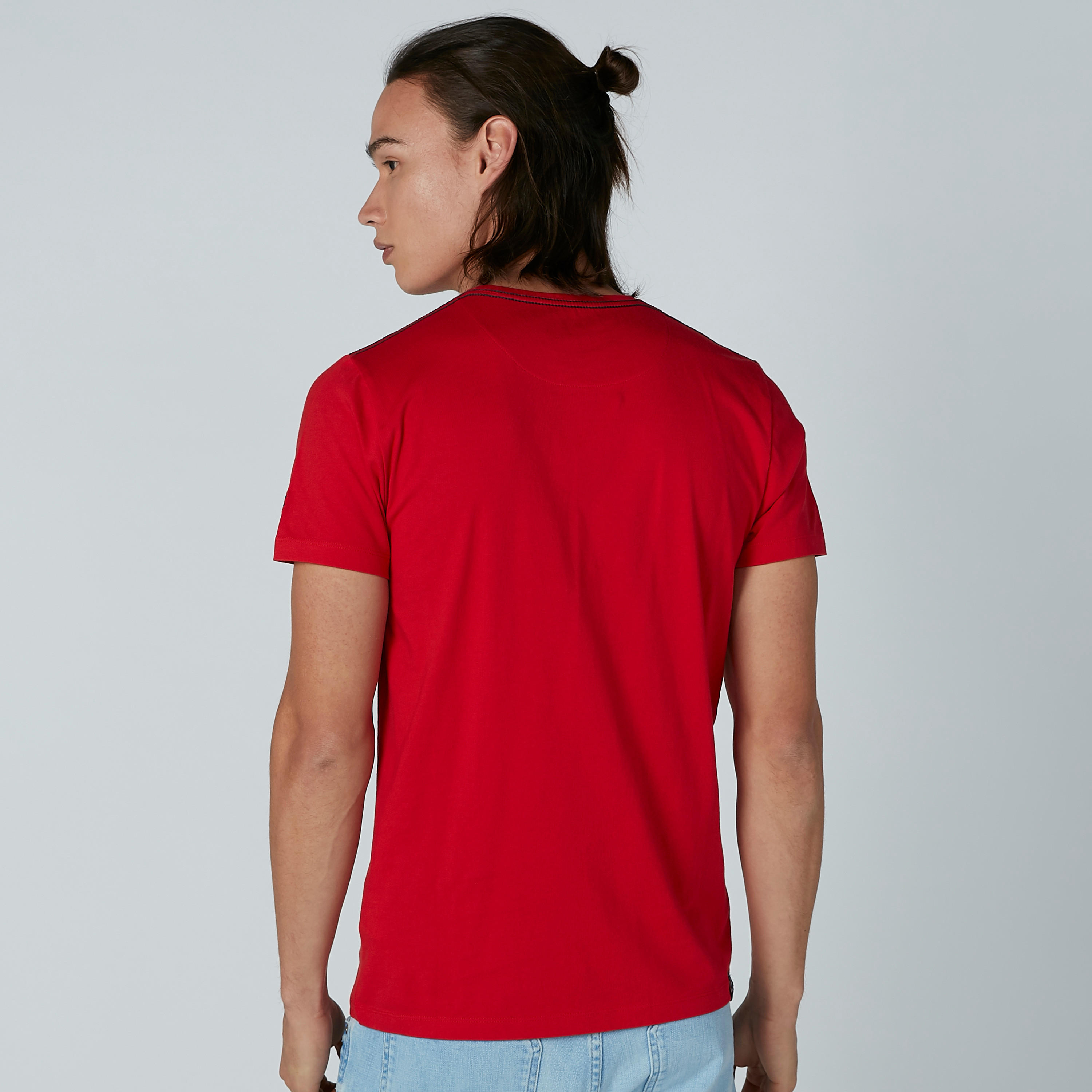 تيشيرت بياقة مستديرة وأكمام قصيرة وطبعات بيينج هيومان-men-clothing-tshirtsandpolos-tshirts-image-2