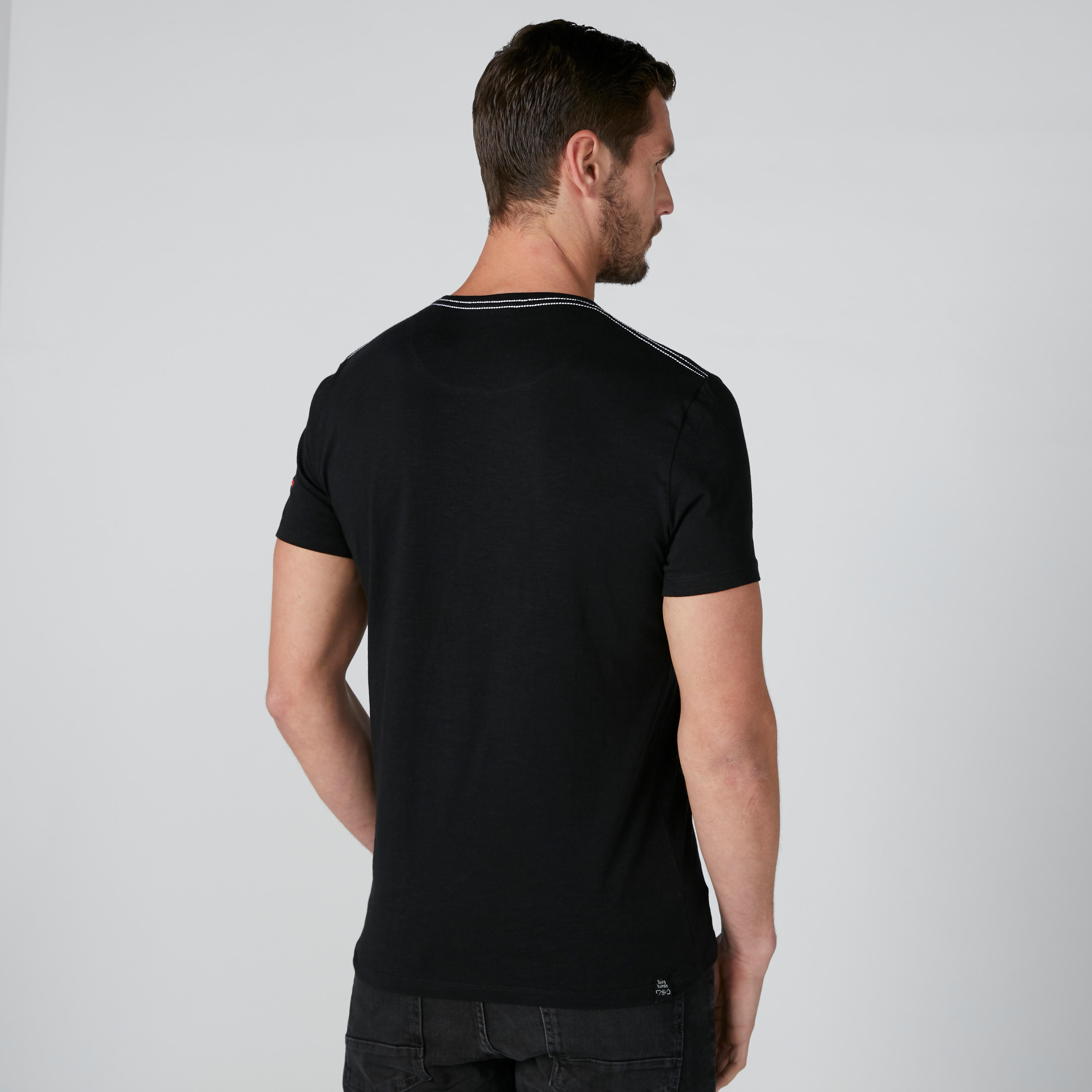 تيشيرت بياقة مستديرة وأكمام قصيرة وطبعات بيينج هيومان-men-clothing-tshirtsandpolos-tshirts-image-2