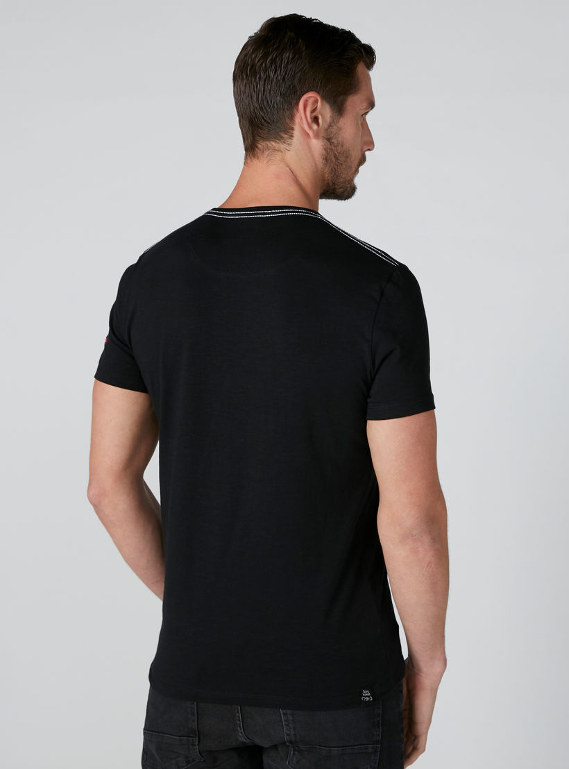 تيشيرت بياقة مستديرة وأكمام قصيرة وطبعات بيينج هيومان-men-clothing-tshirtsandpolos-tshirts-image-2