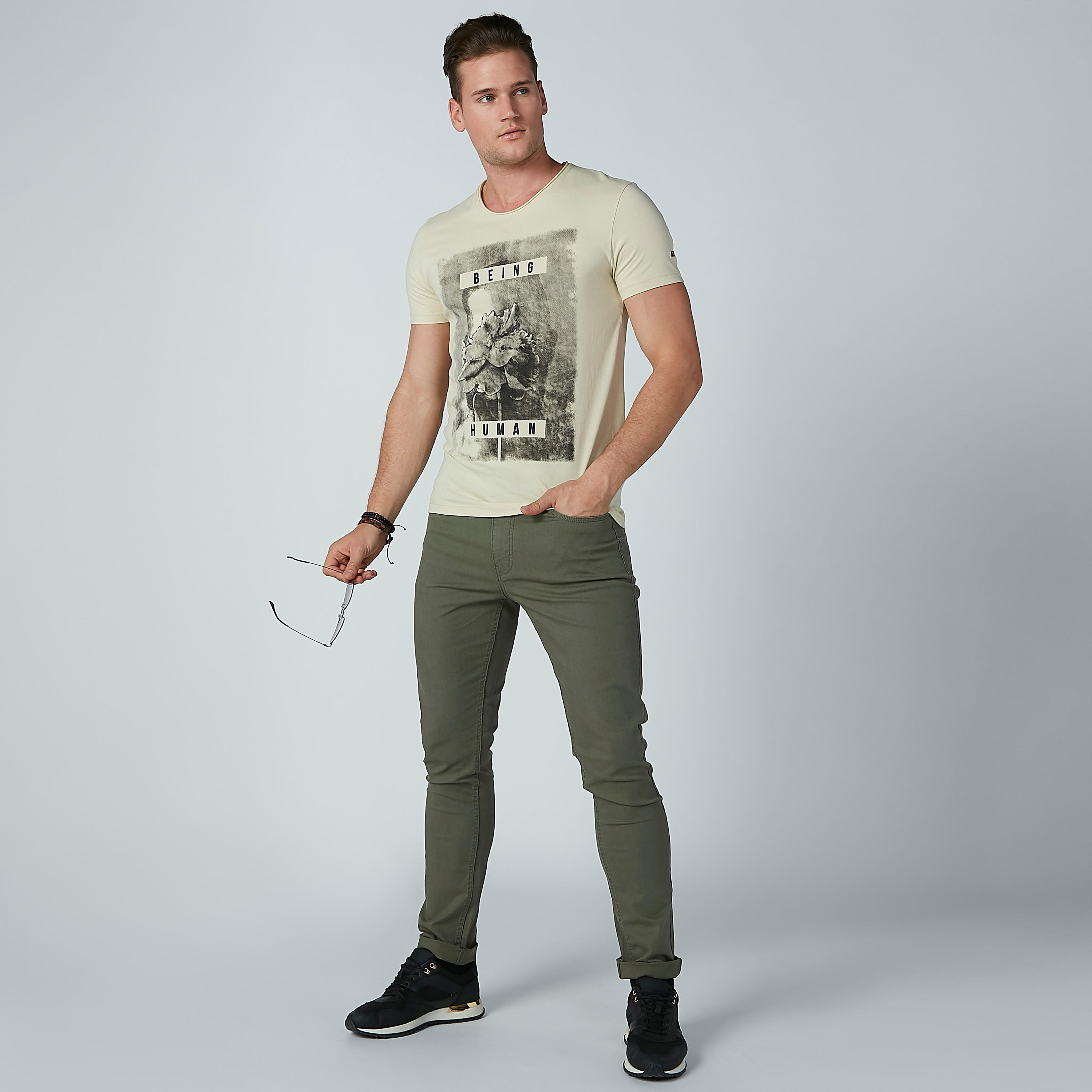 تيشيرت بياقة مستديرة وأكمام قصيرة وطبعات بيينج هيومان-men-clothing-tshirtsandpolos-tshirts-image-2