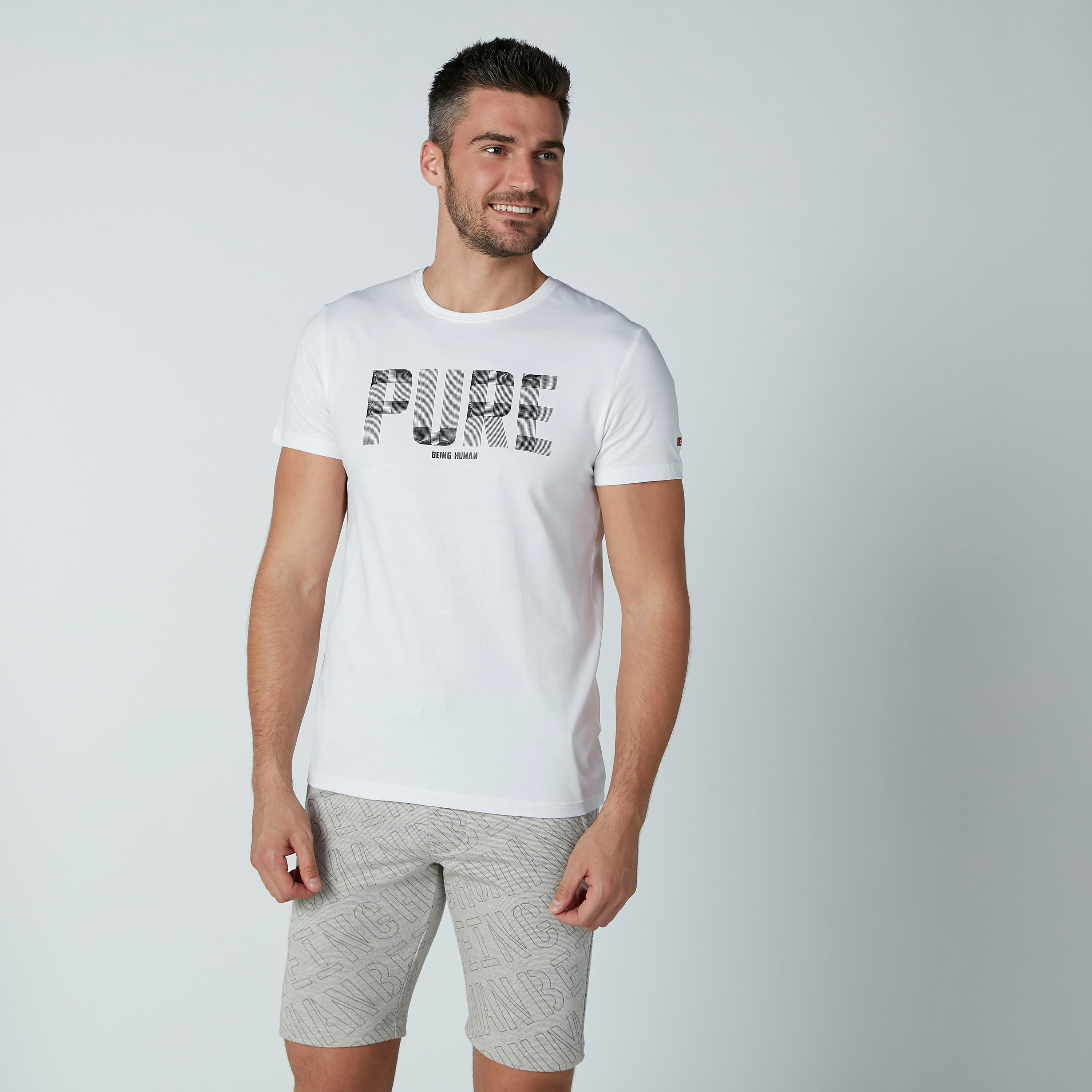 تيشيرت بياقة مستديرة وأكمام قصيرة وطبعات بيينج هيومان-men-clothing-tshirtsandpolos-tshirts-image-1