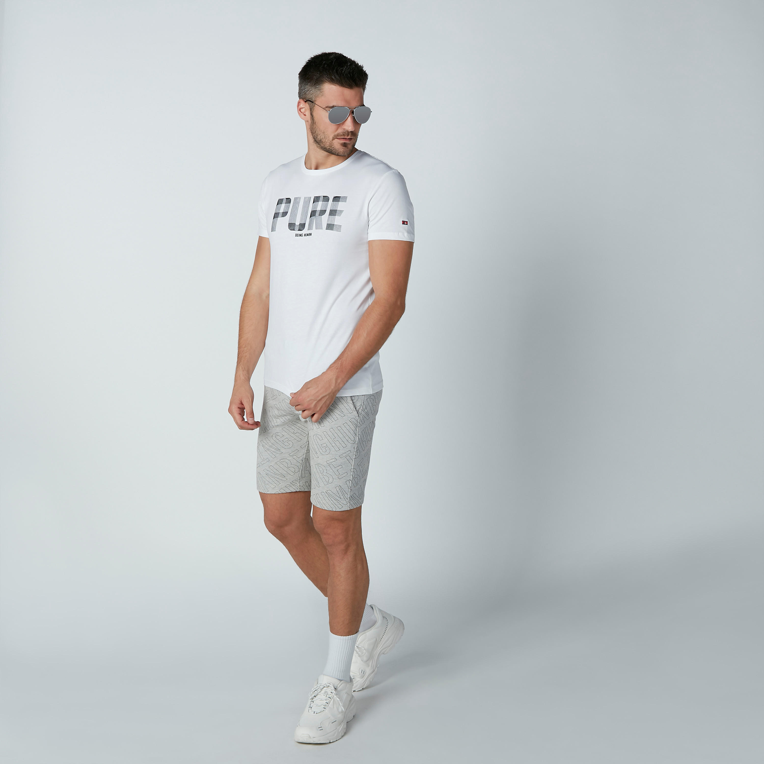 تيشيرت بياقة مستديرة وأكمام قصيرة وطبعات بيينج هيومان-men-clothing-tshirtsandpolos-tshirts-image-2