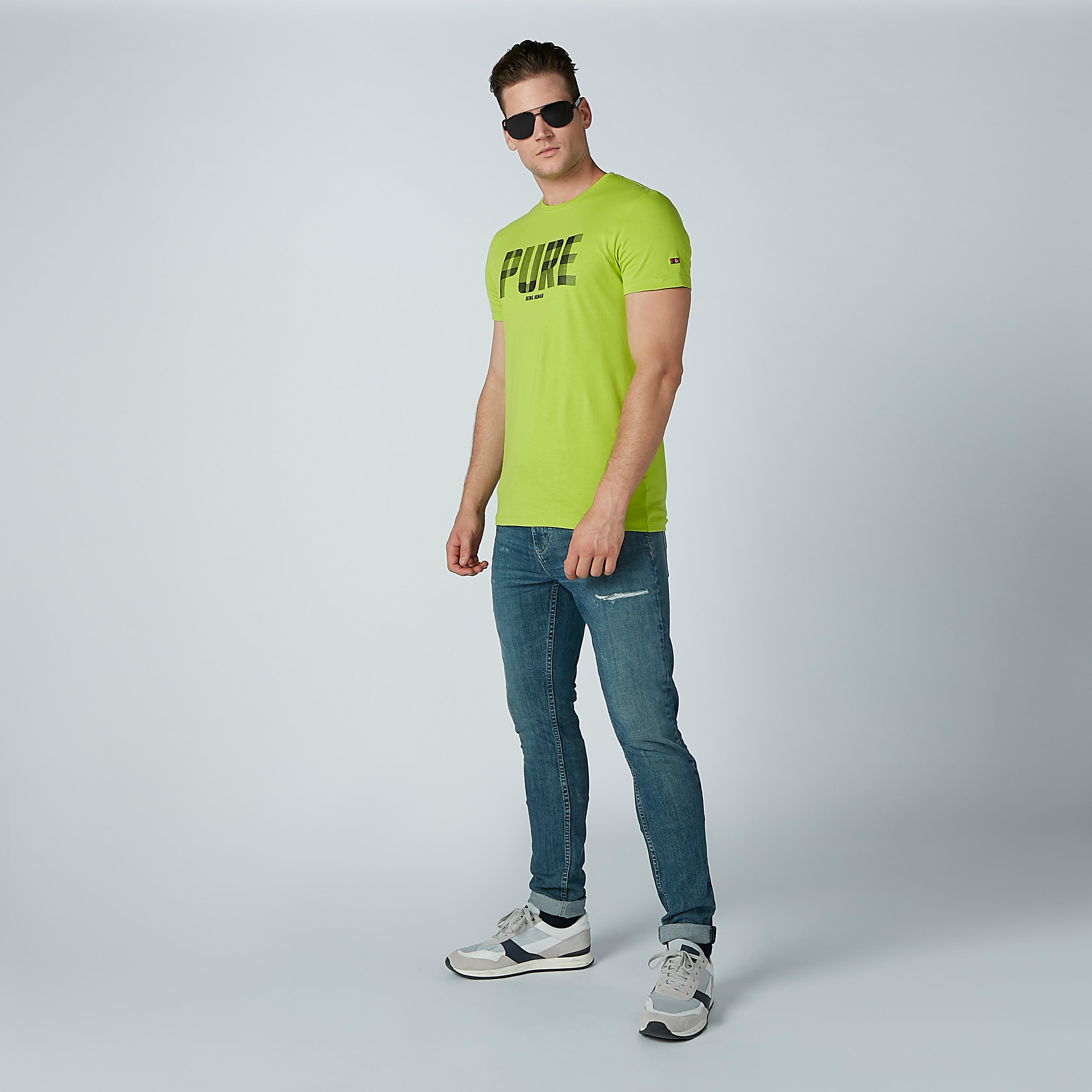 تيشيرت بياقة ضيقة وأكمام قصيرة وطبعات بيينج هيومان-men-clothing-tshirtsandpolos-tshirts-image-3