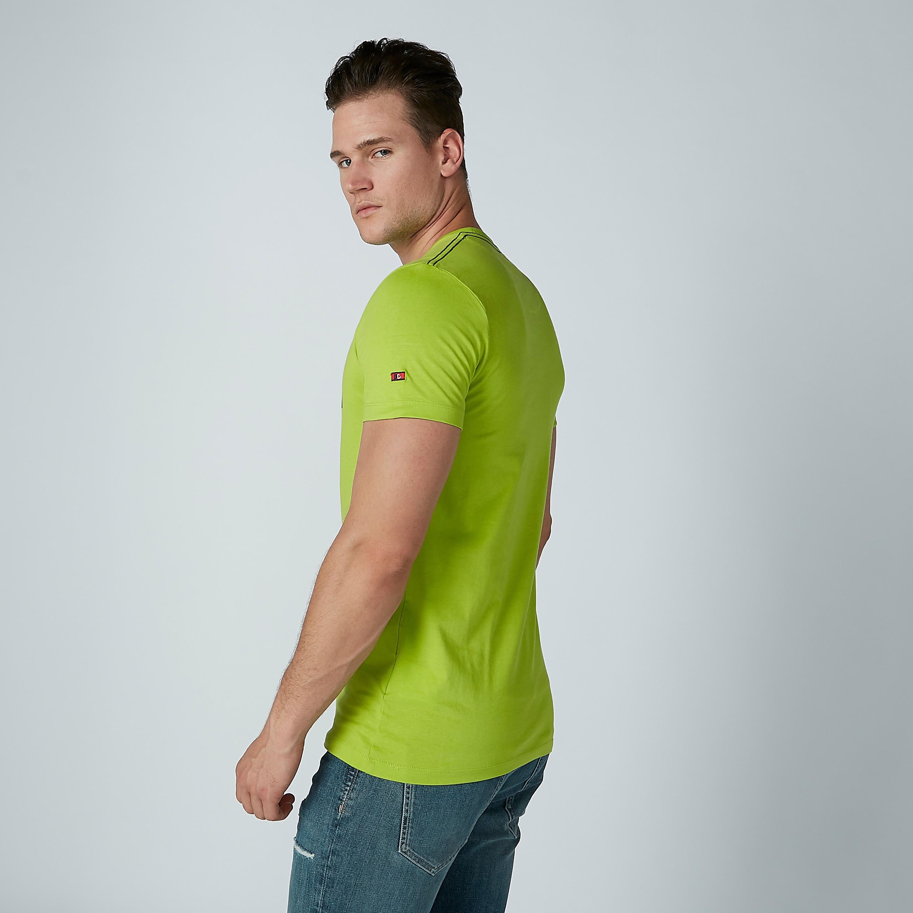تيشيرت بياقة ضيقة وأكمام قصيرة وطبعات بيينج هيومان-men-clothing-tshirtsandpolos-tshirts-image-4