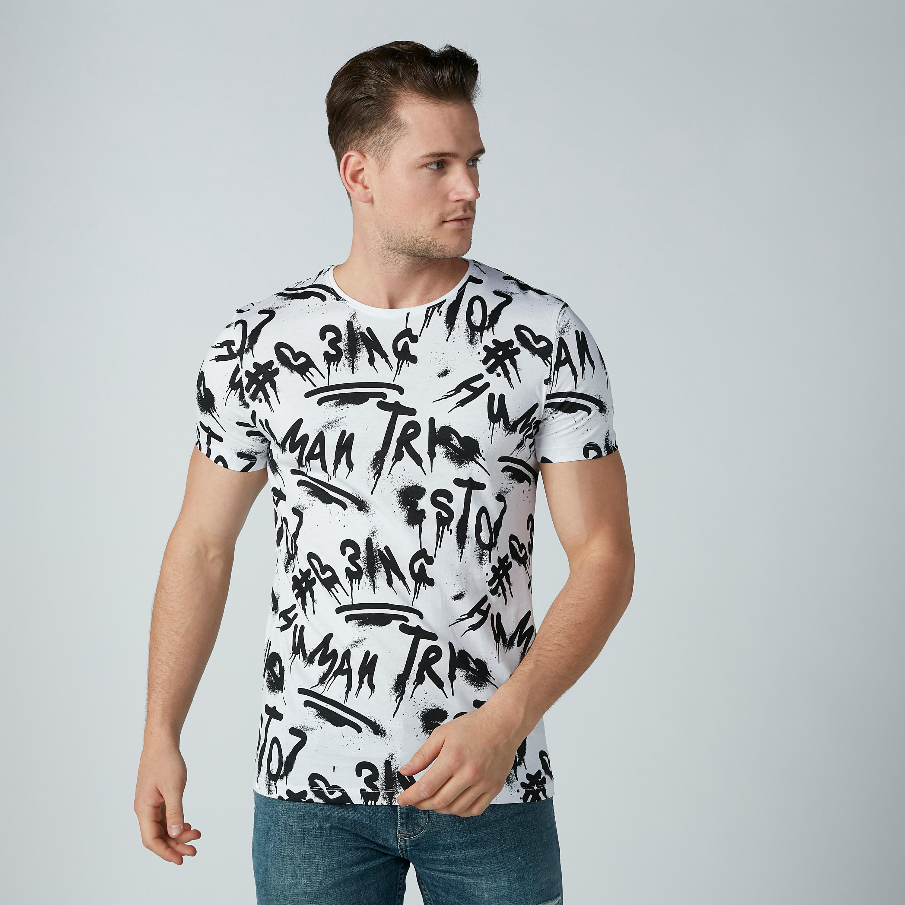 تيشيرت بياقة ضيّقة وأكمام قصيرة وطبعات بيينج هيومان-men-clothing-tshirtsandpolos-tshirts-image-3