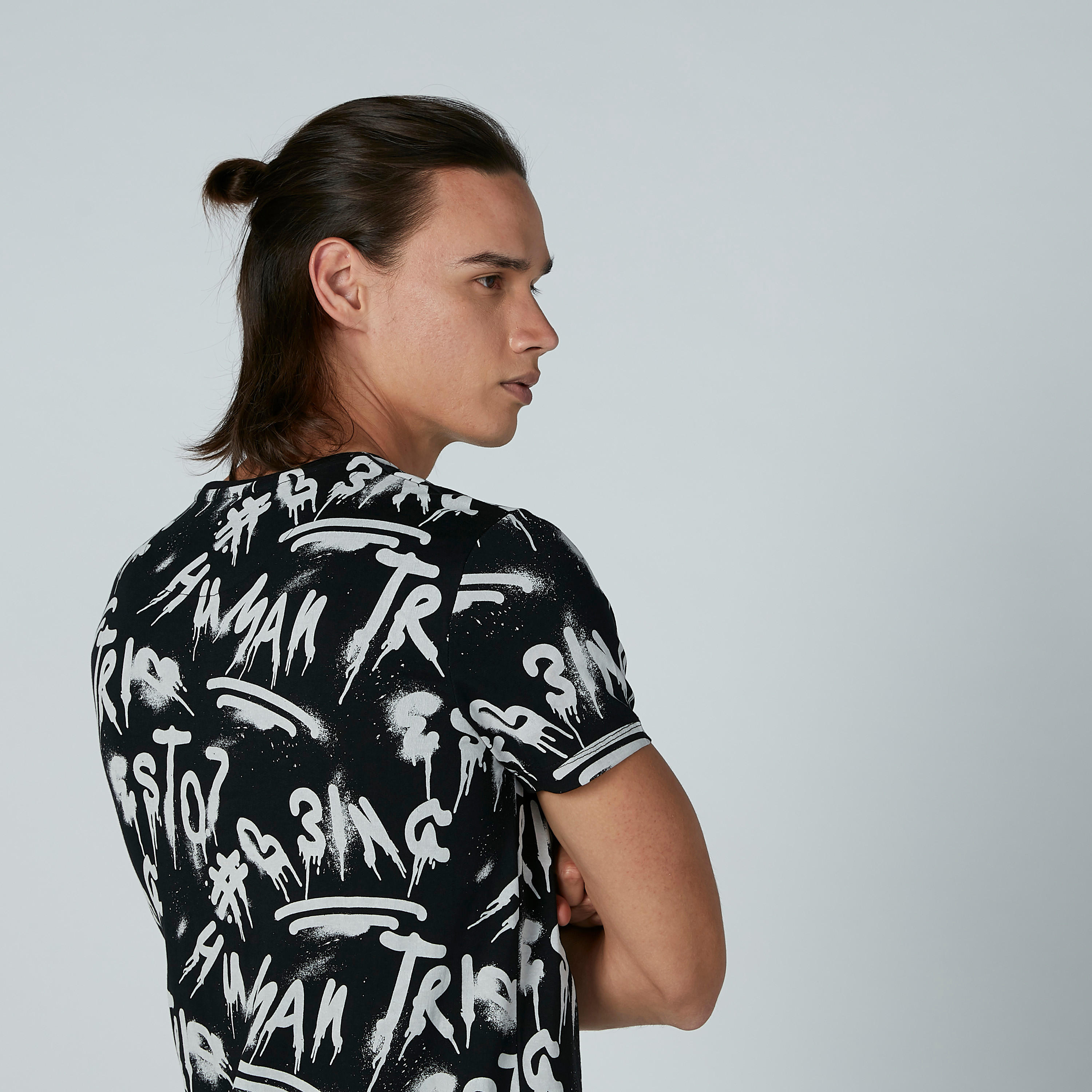 تيشيرت بياقة مستديرة وأكمام قصيرة وطبعات بيينج هيومان-men-clothing-tshirtsandpolos-tshirts-image-2